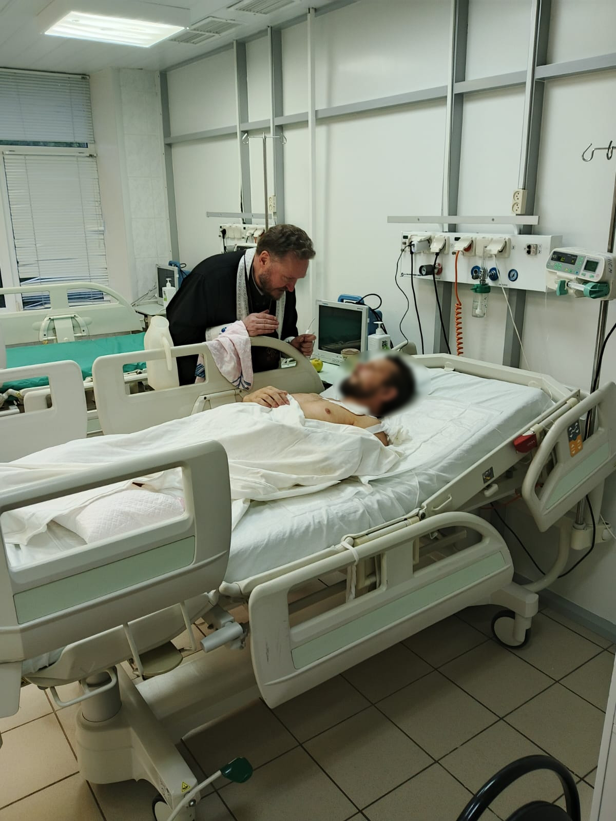 Священники посетили раненых участников СВО в военном госпитале Пензы