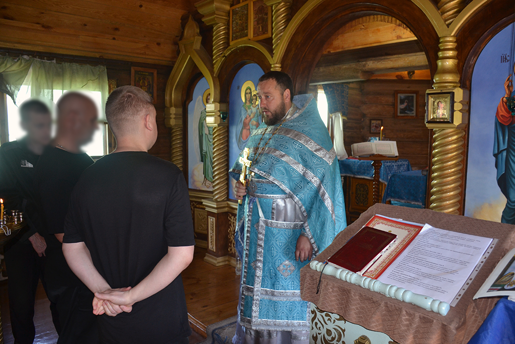 Протоиерей Антоний Шварёв совершил литургию в ИК-7