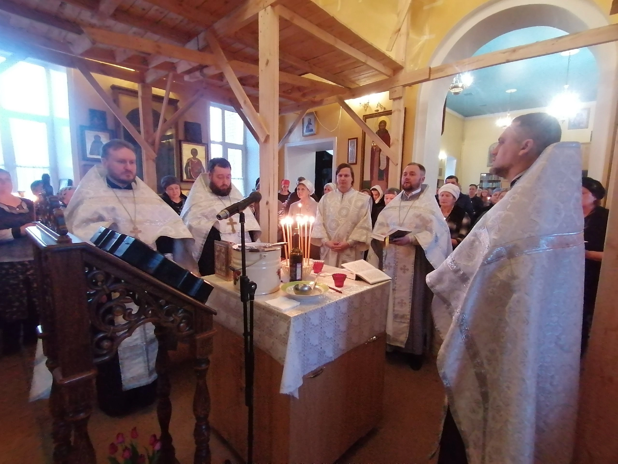 Протоиерей Александр Филиппов совершил Таинство Соборования 