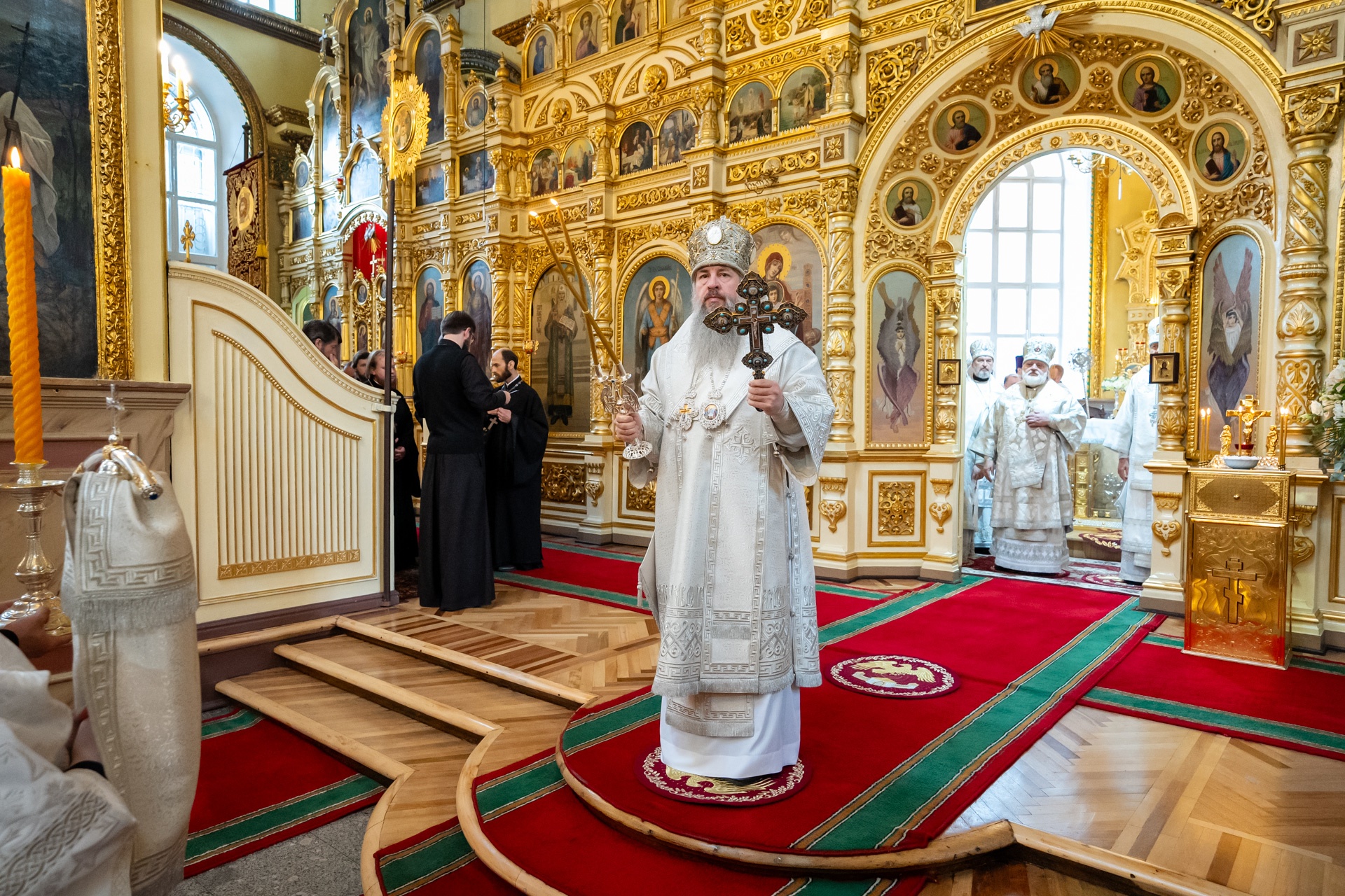 Протоиерей Александр Филиппов сослужил митрополиту Серафиму за литургией в Успенском соборе Пензы в 25-ю годовщину со дня кончины архиепископа Серафима (Тихонова) 
