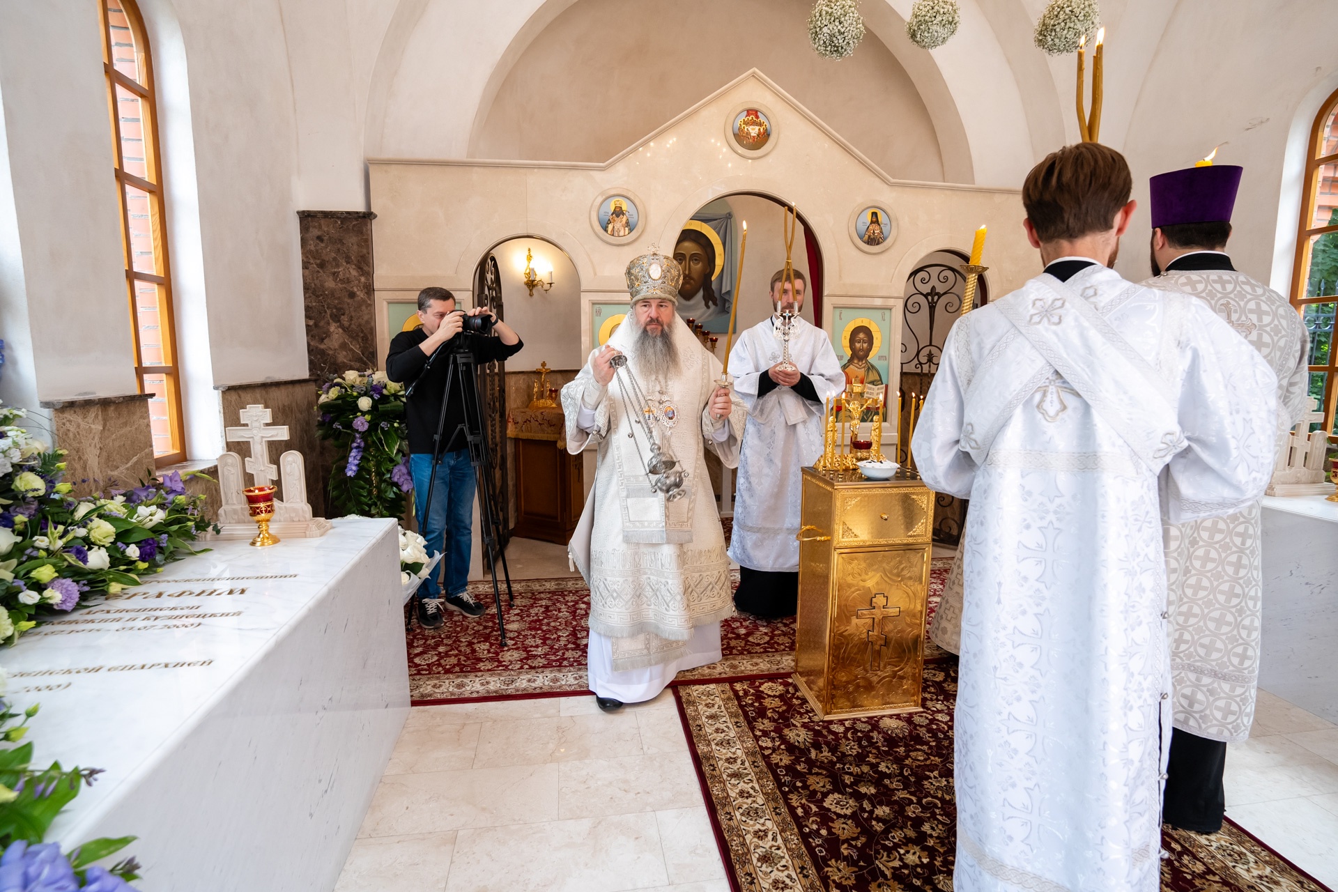 Протоиерей Александр Филиппов сослужил митрополиту Серафиму за литургией в Успенском соборе Пензы в 25-ю годовщину со дня кончины архиепископа Серафима (Тихонова) 