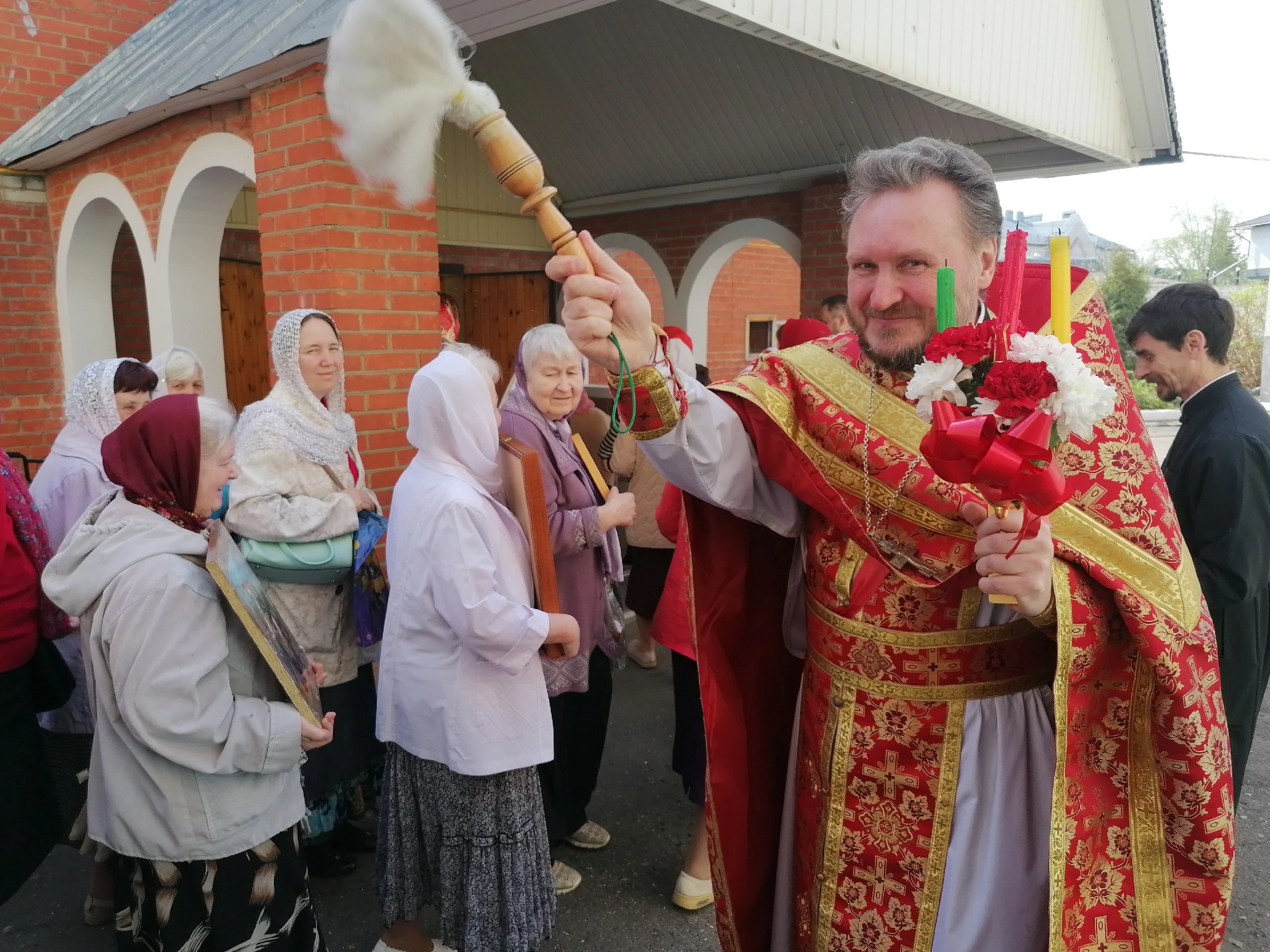 В понедельник Светлой седмицы протоиерей Александр Филиппов совершил Божественную литургию