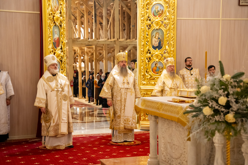 В праздник Рождества Христова протоиерей Александр Филиппов сослужил иерархам Пензенской митрополии за великой вечерней в Спасском кафедральном соборе