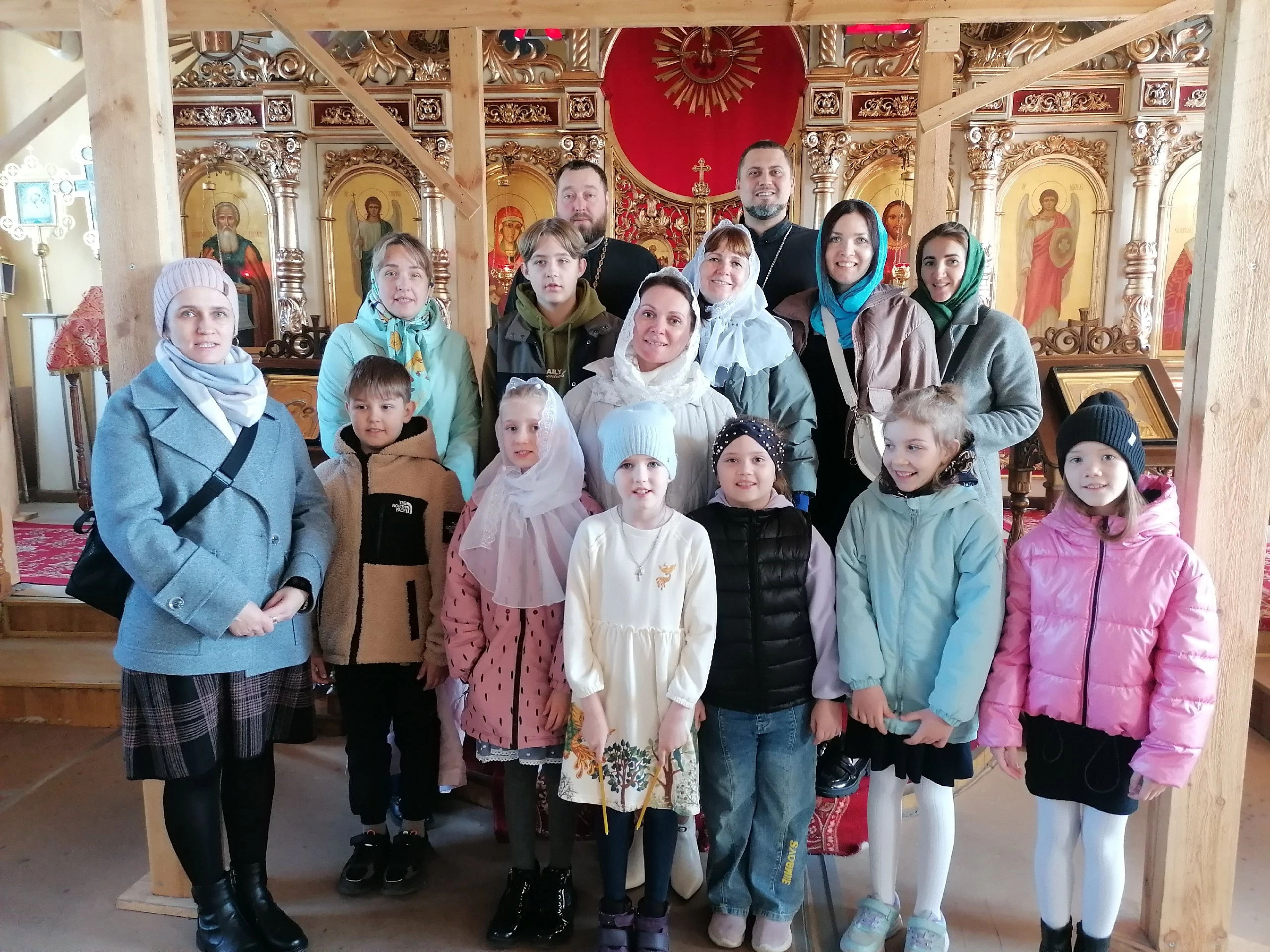 Священники встретились с учениками средней школы №1 города Спутник