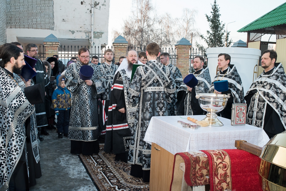 В среду первой седмицы Великого поста митрополит Серафим совершил чин освящения креста и купола для нашего храма