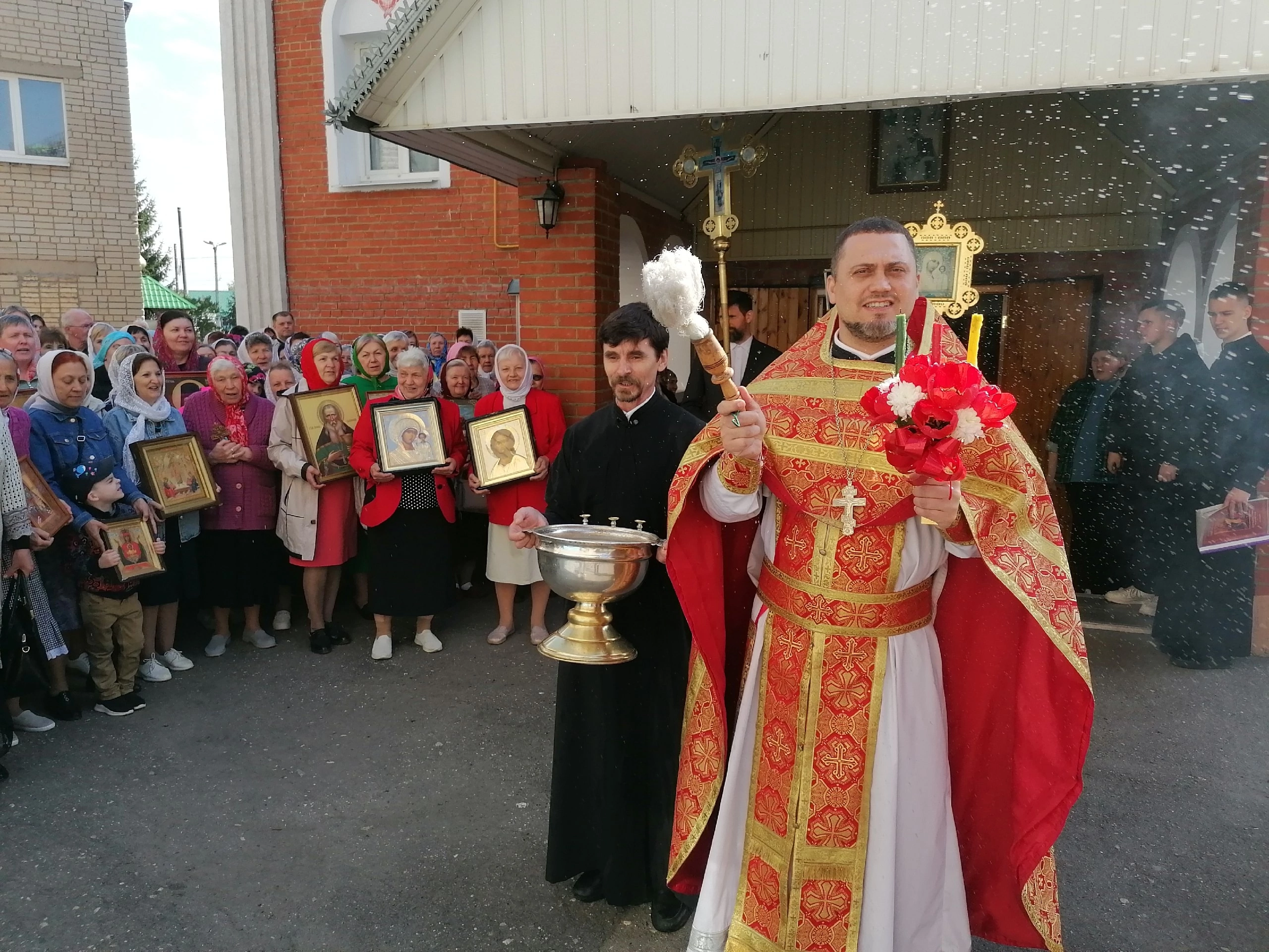 В субботу Светлой седмицы протоиерей Александр Филиппов совершил Божественную литургию