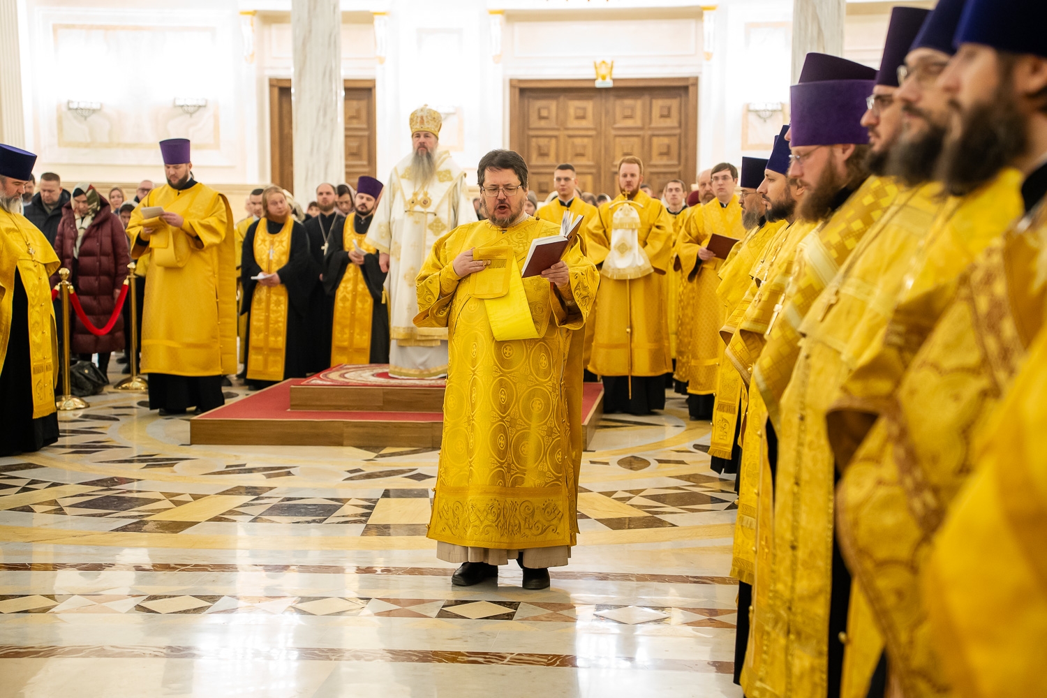 Настоятель нашего храма протоиерей Александр Филиппов сослужил митрополиту Серафиму за акафистом святителю Иннокентию Пензенскому и новогодним молебном в Спасском соборе 