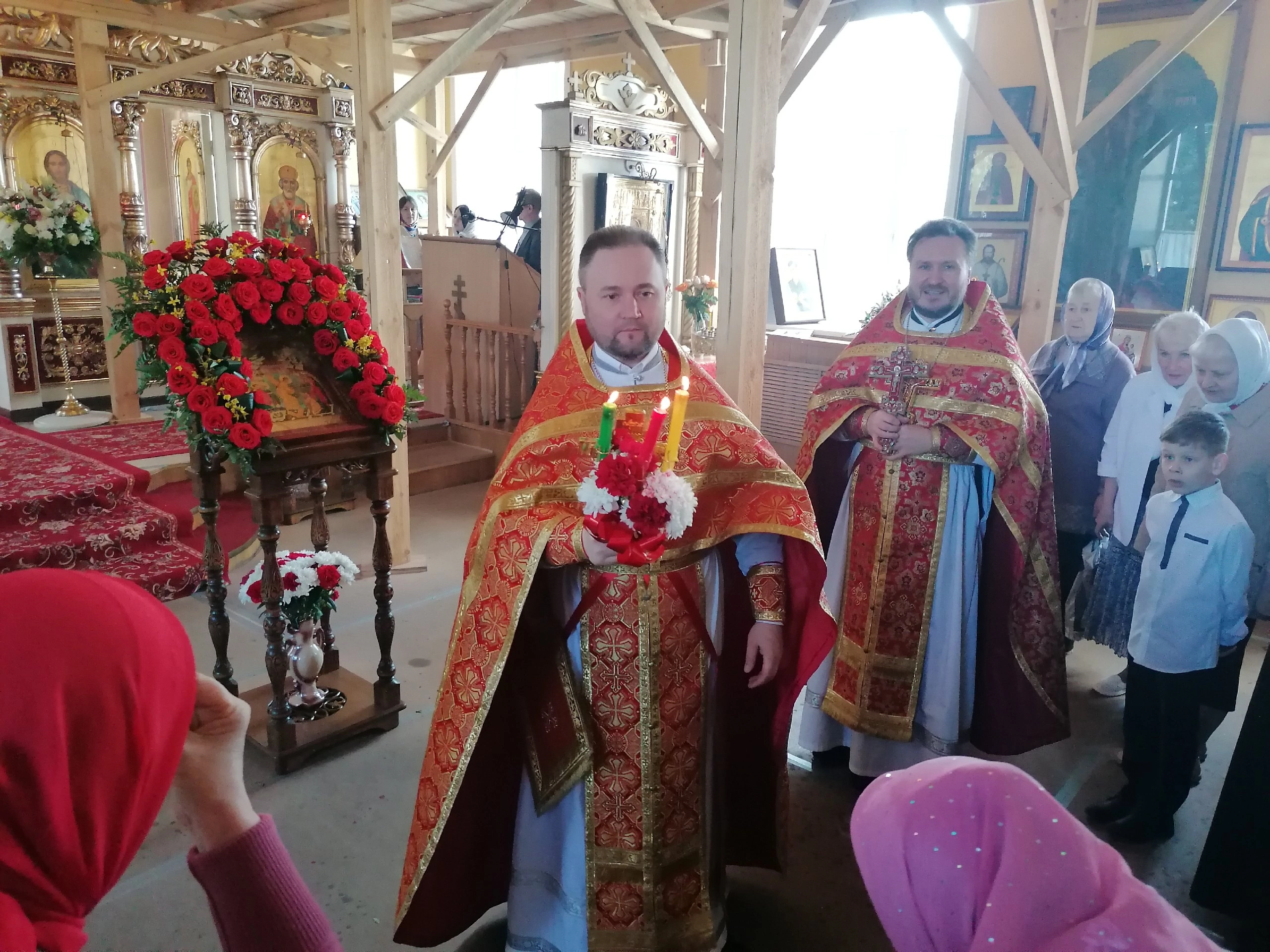 В понедельник Светлой седмицы протоиерей Александр Филиппов совершил Божественную литургию