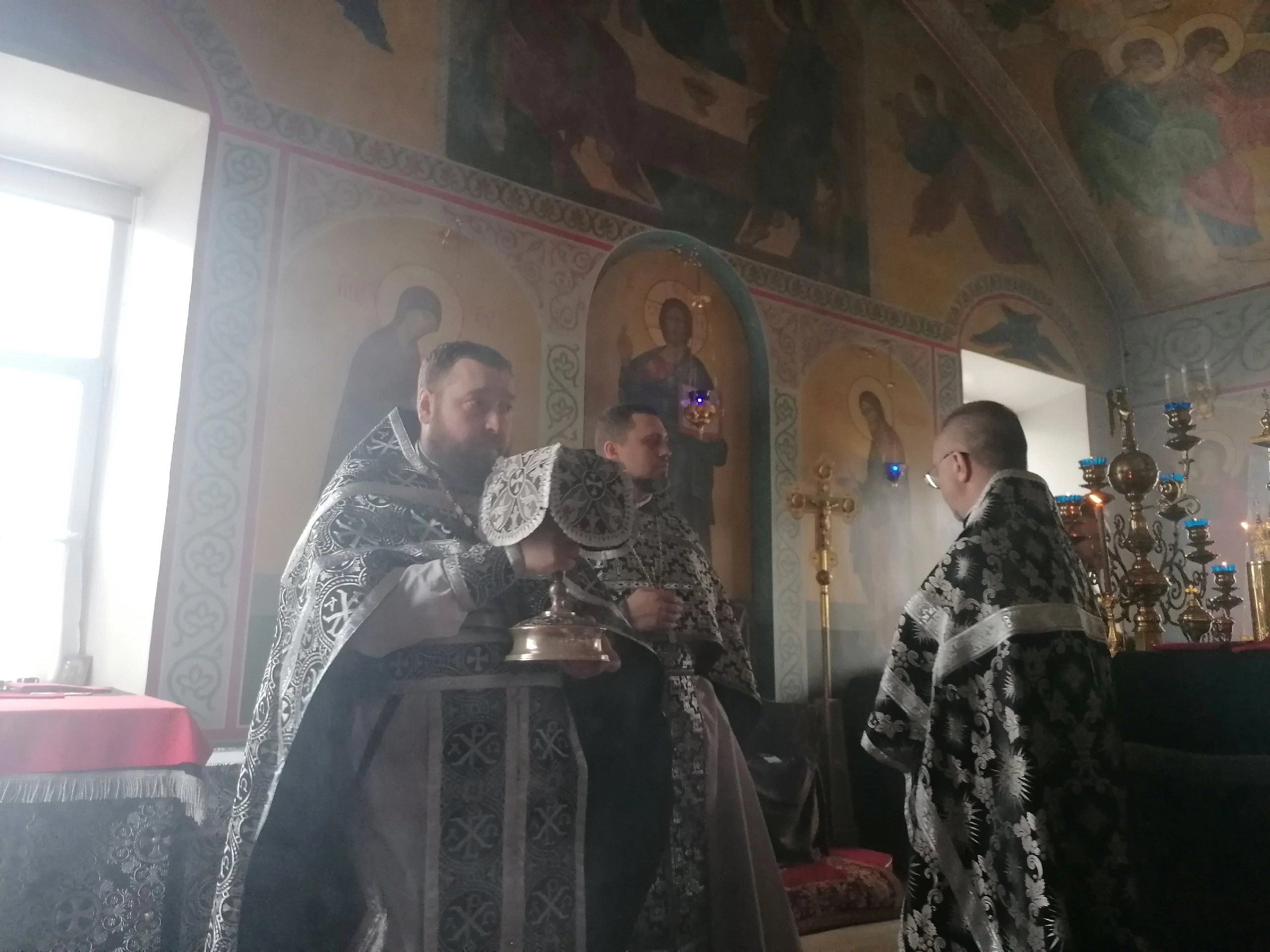 Протоиерей Александр Филиппов совершил Литургию Преждеосвященных Даров