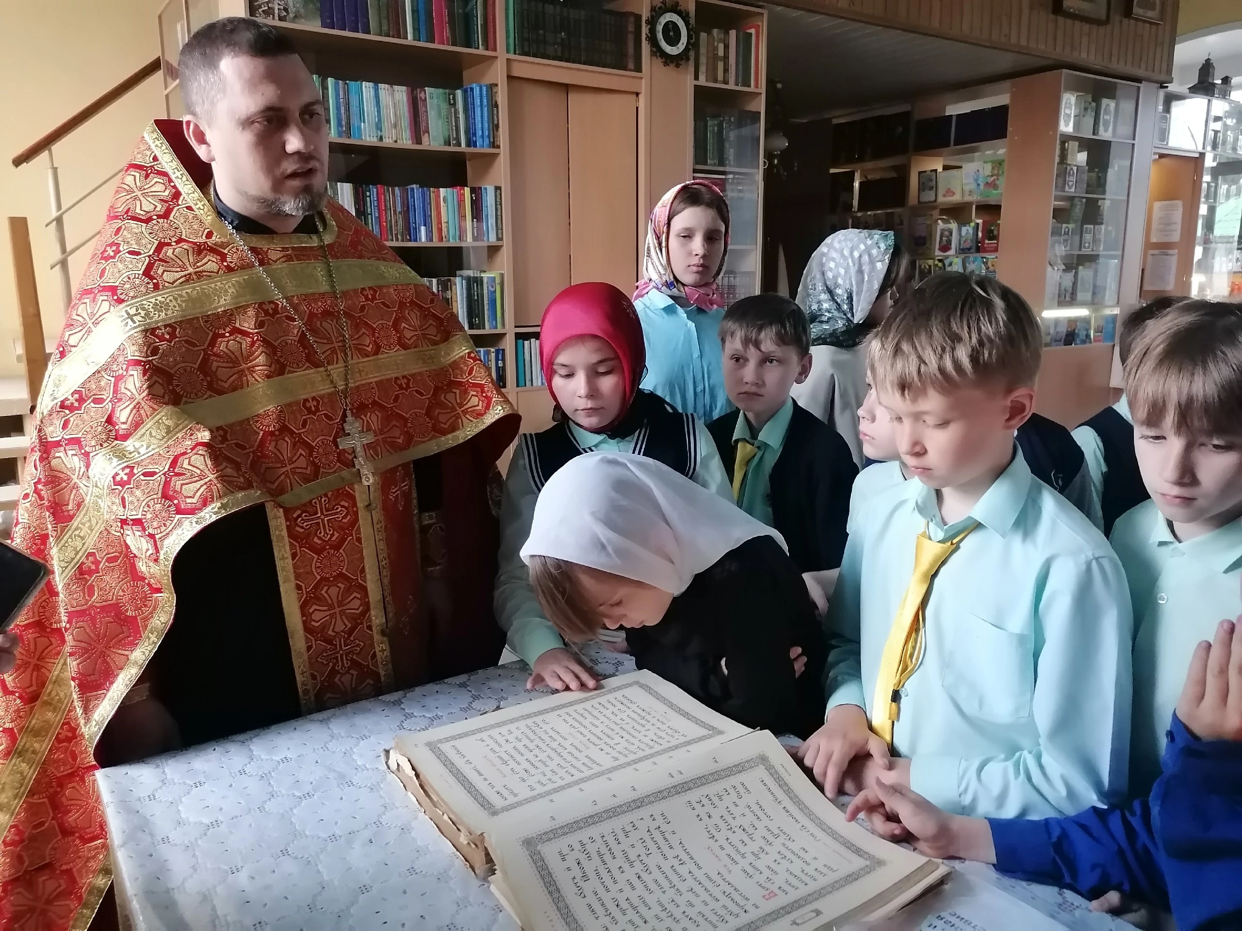 Иерей Владимир Журавлев встретился с учениками средней школы №60