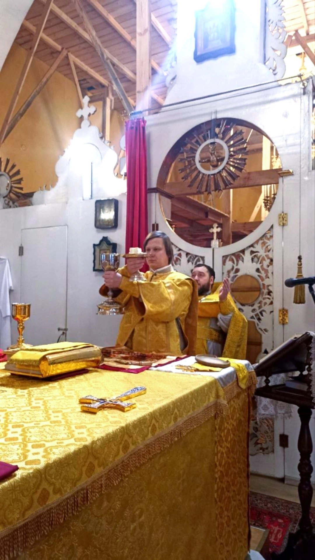 Богослужения в Неделю о мытаре и фарисее