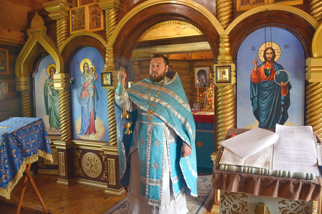 Протоиерей Антоний Шварёв совершил Божественную литургию в ИК-7