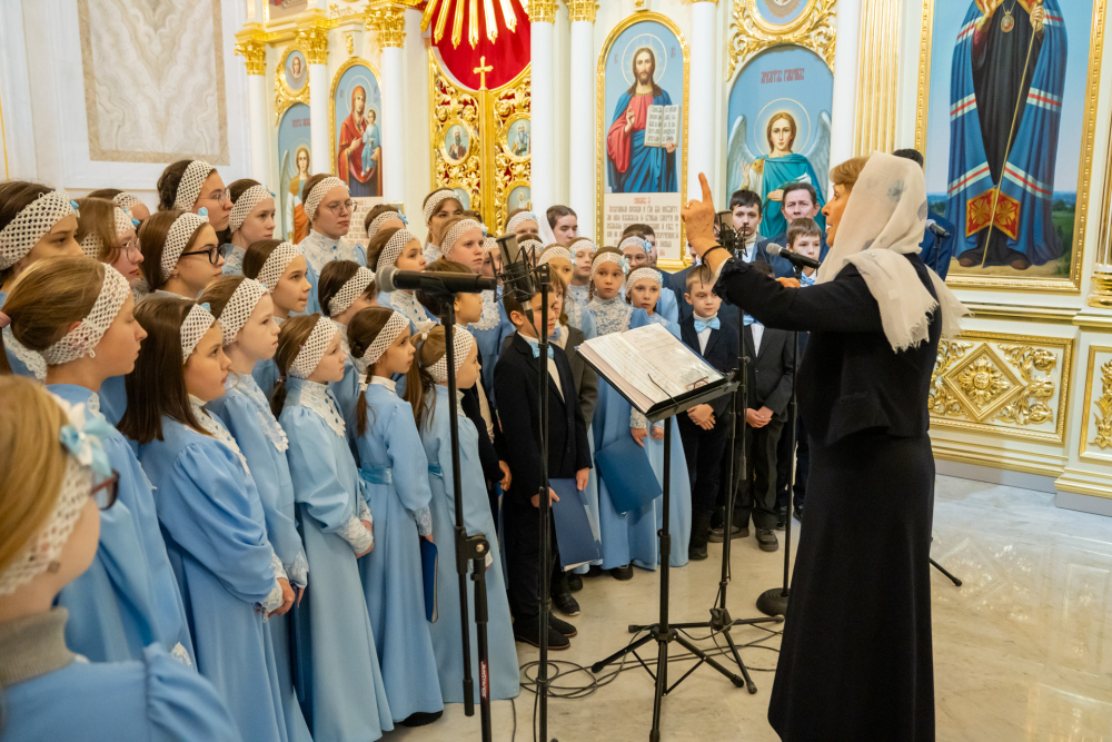 В праздник Рождества Христова протоиерей Александр Филиппов сослужил иерархам Пензенской митрополии за великой вечерней в Спасском кафедральном соборе