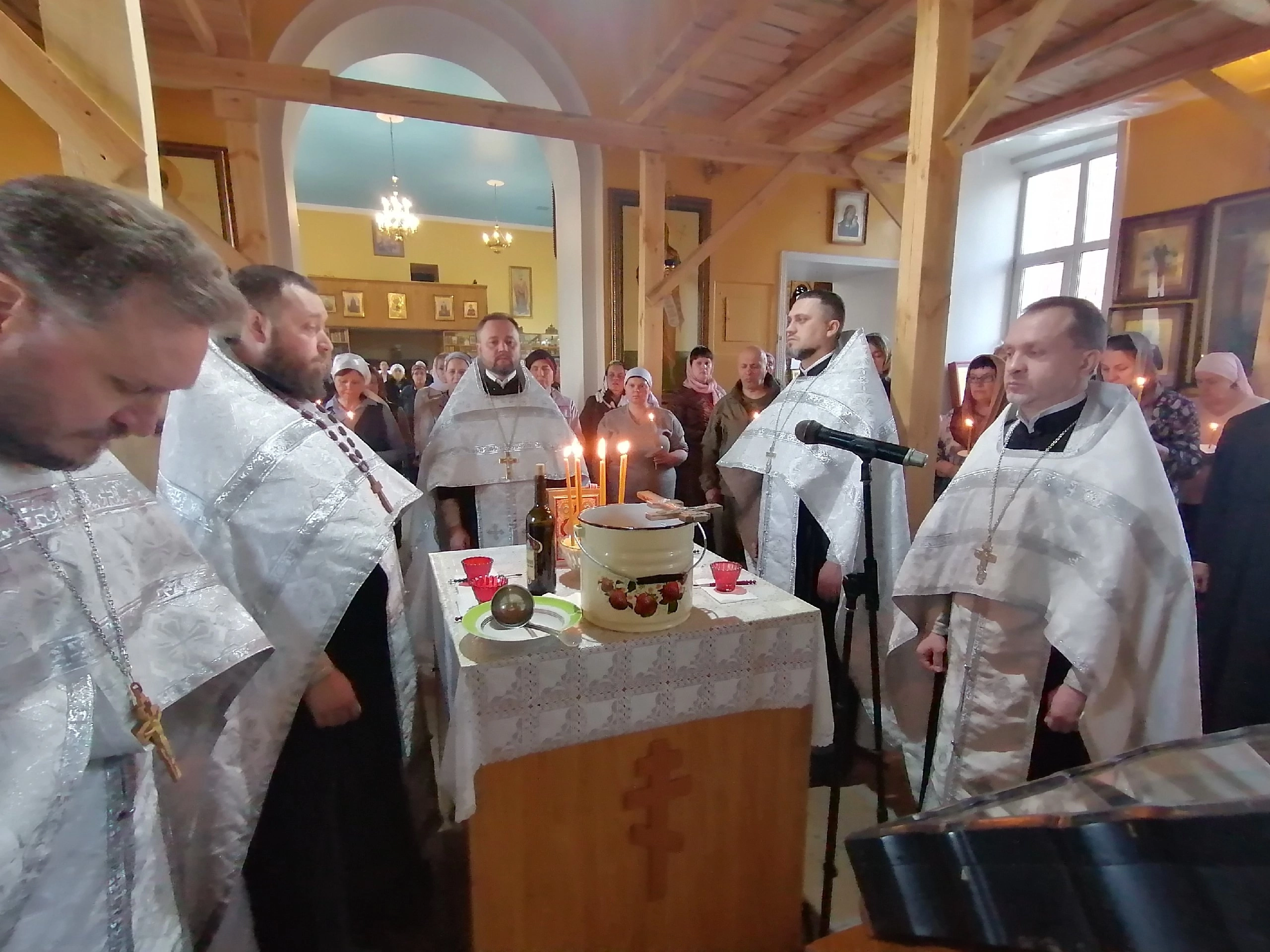 Протоиерей Александр Филиппов совершил Таинство Соборования 