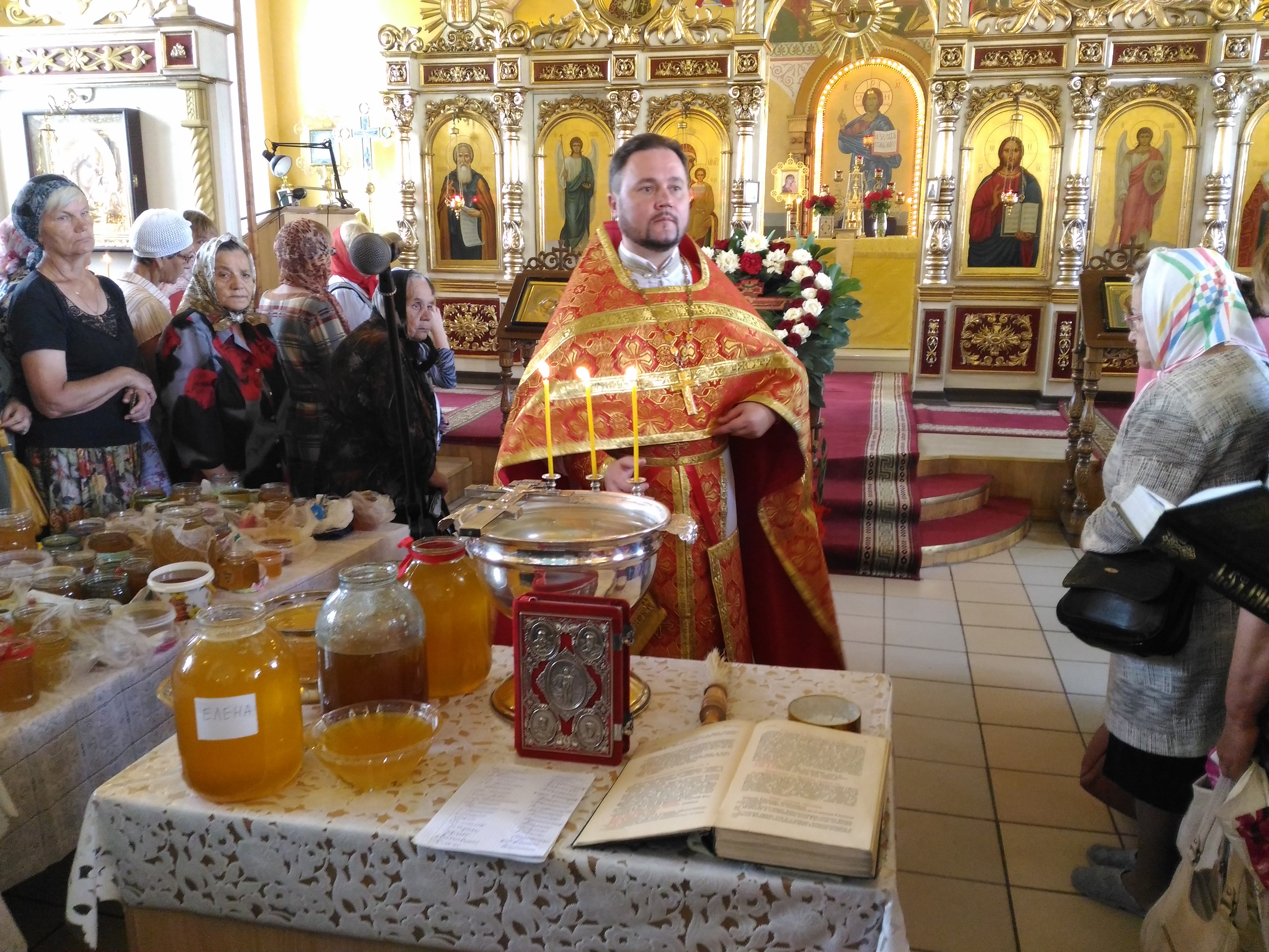 Праздник Происхождения (изнесения) Честных Древ Животворящего Креста Господня