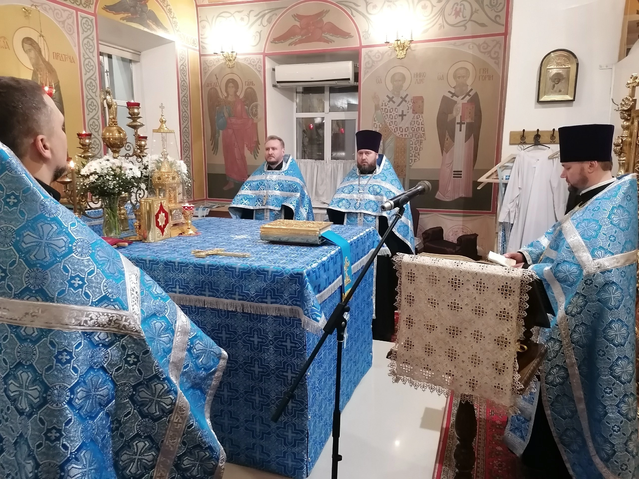 Всенощное бдение в канун праздника Сретение Господне