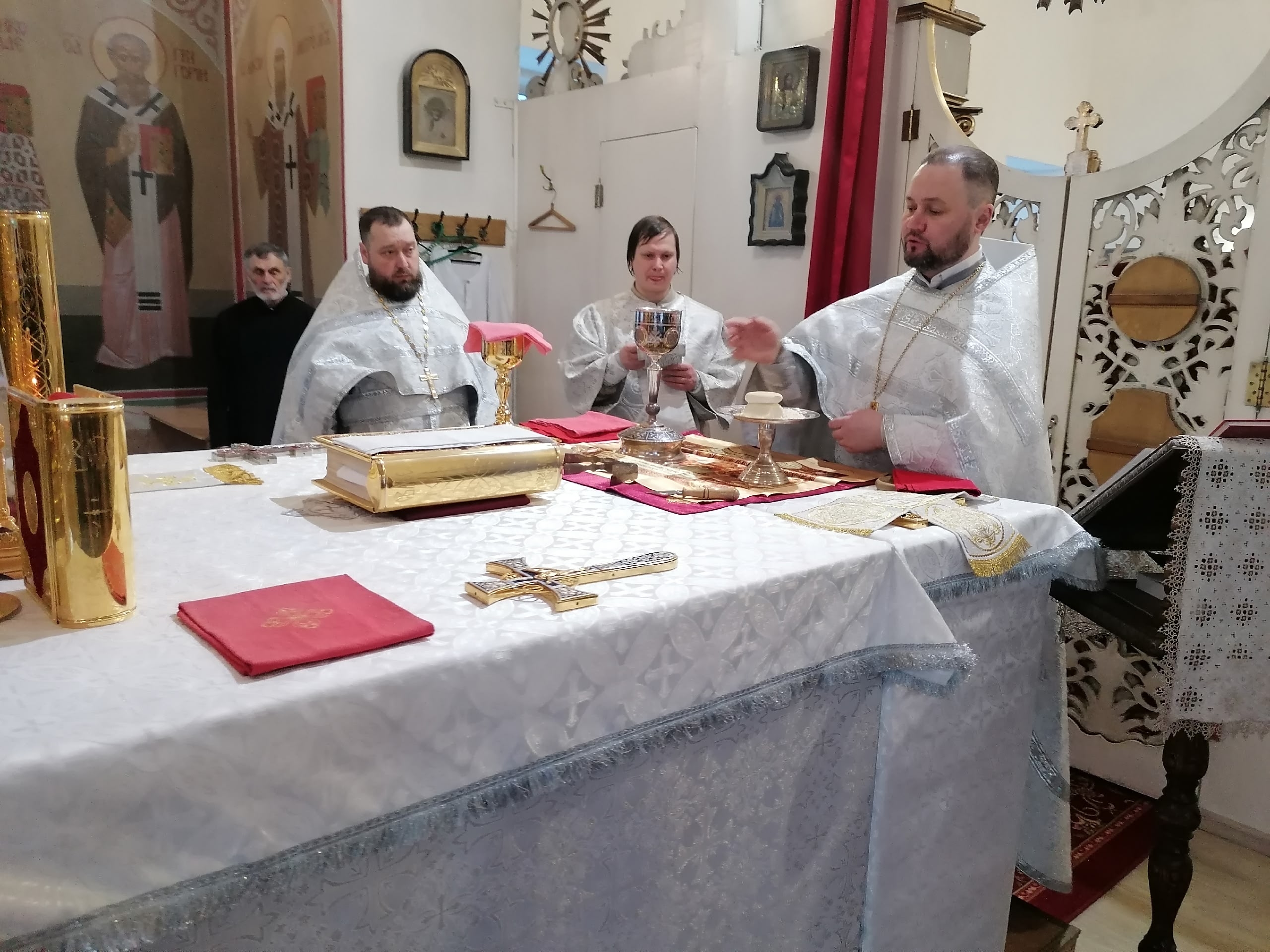 Богослужения в день Сретения Господня