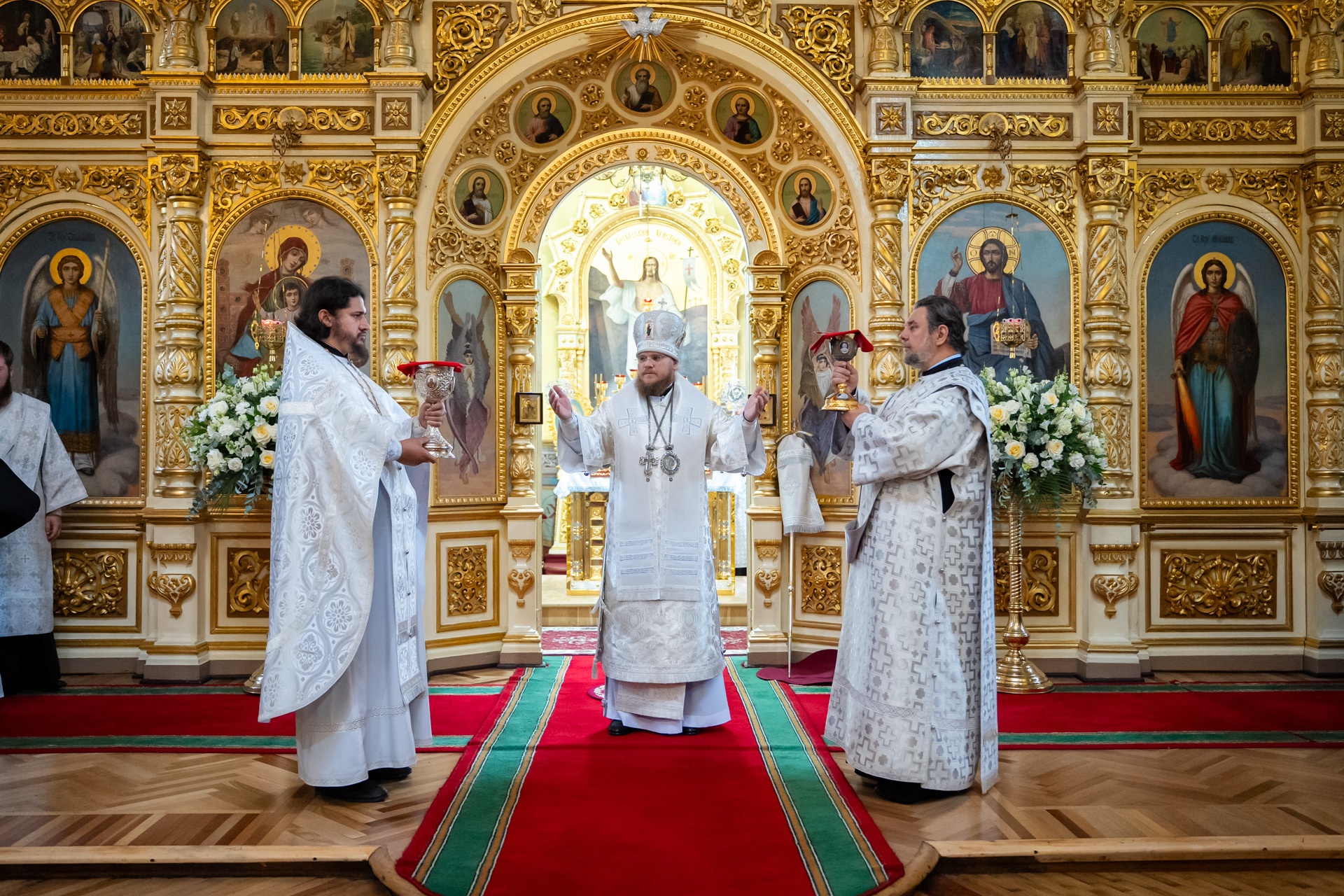 Протоиерей Александр Филиппов сослужил митрополиту Серафиму за литургией в Успенском соборе Пензы в 25-ю годовщину со дня кончины архиепископа Серафима (Тихонова) 