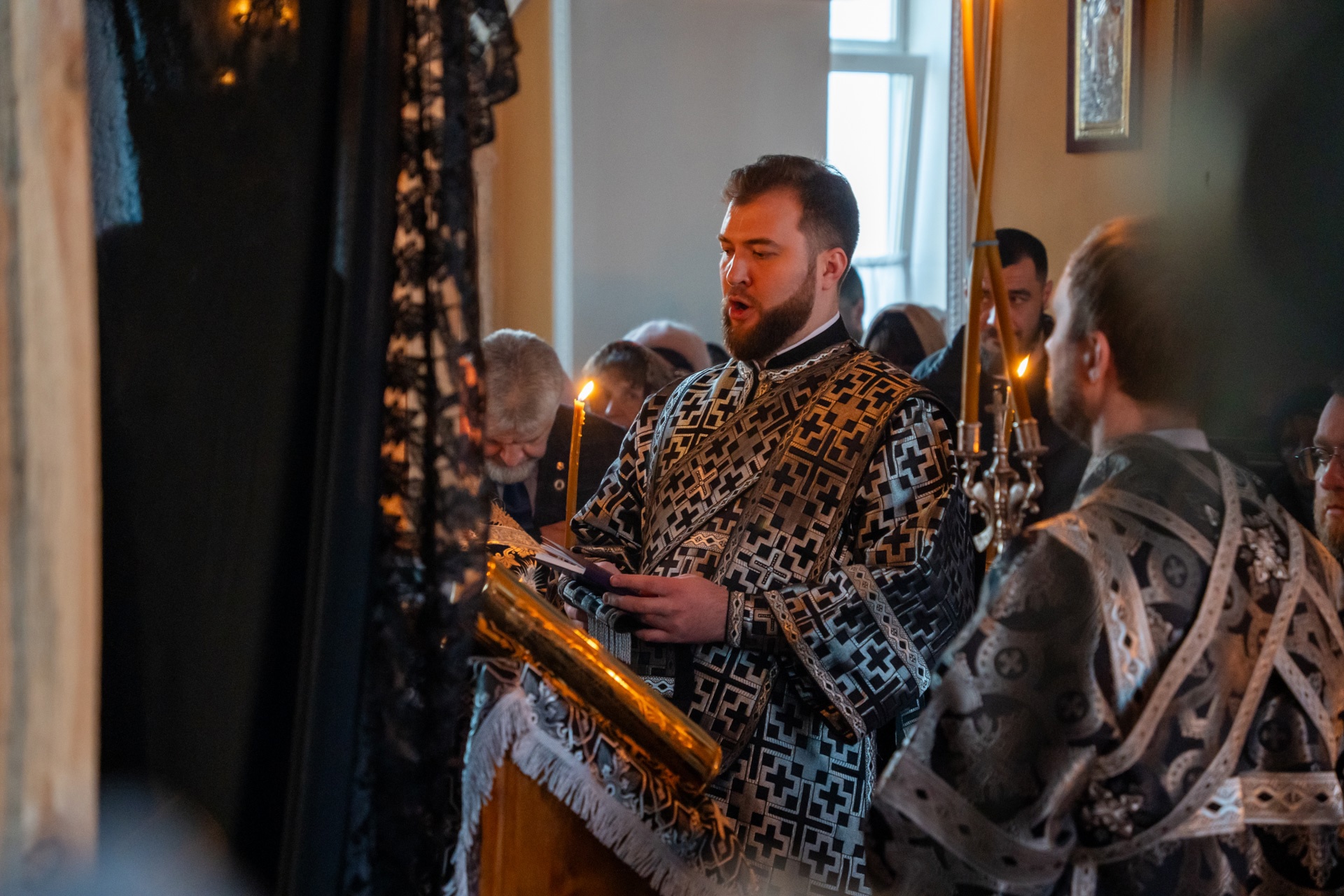 Митрополит Серафим совершил чин Пассии в нашем храме   