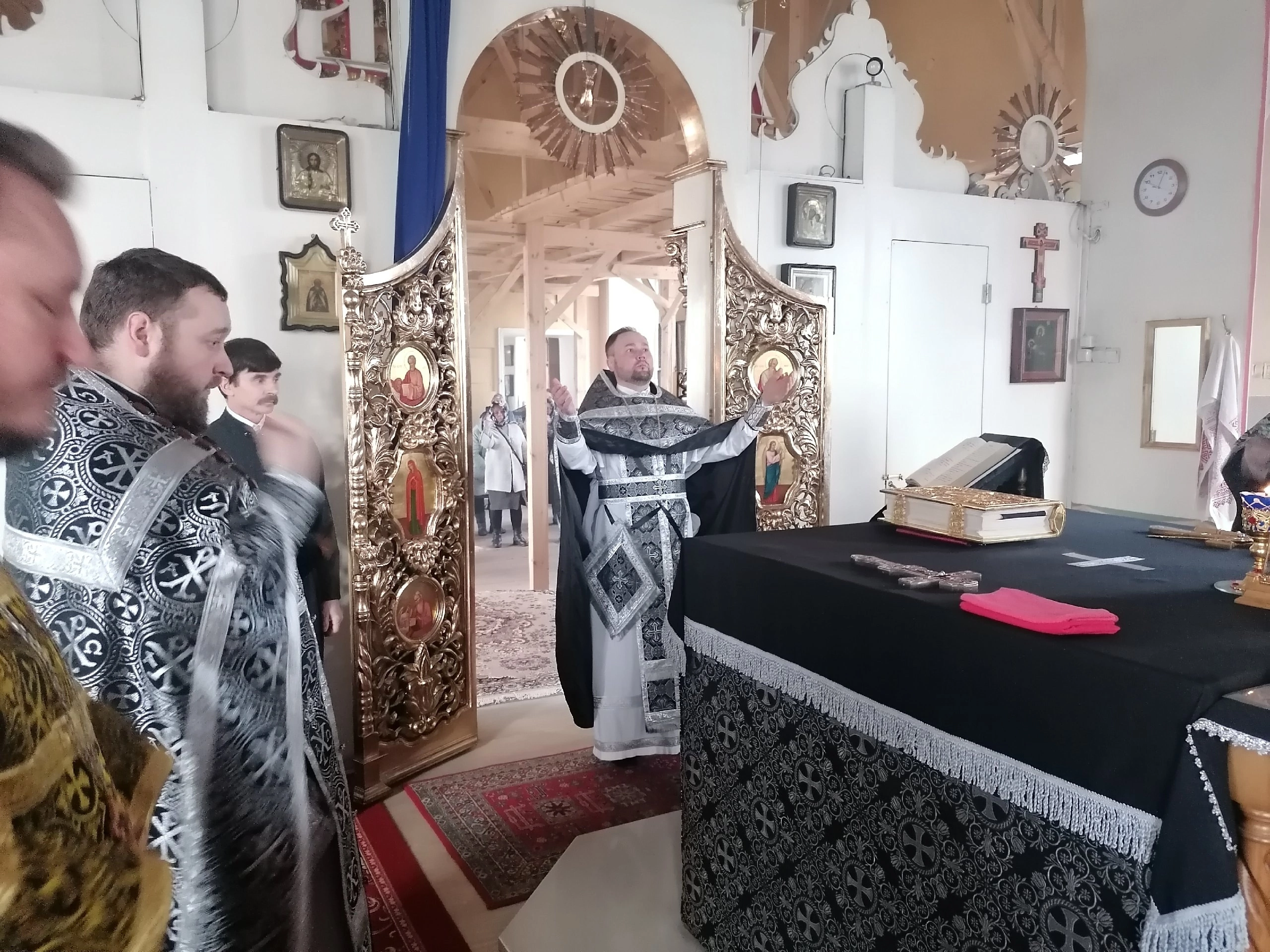 Протоиерей Александр Филиппов совершил Божественную Литургию Преждеосвященных Даров