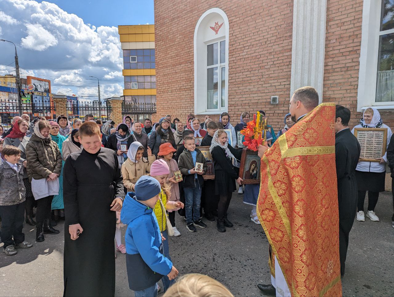 Богослужения в Неделю о расслабленном 