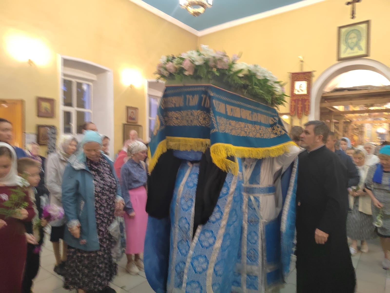 Всенощное бдение с чином Погребения Плащаницы Пресвятой Богородицы