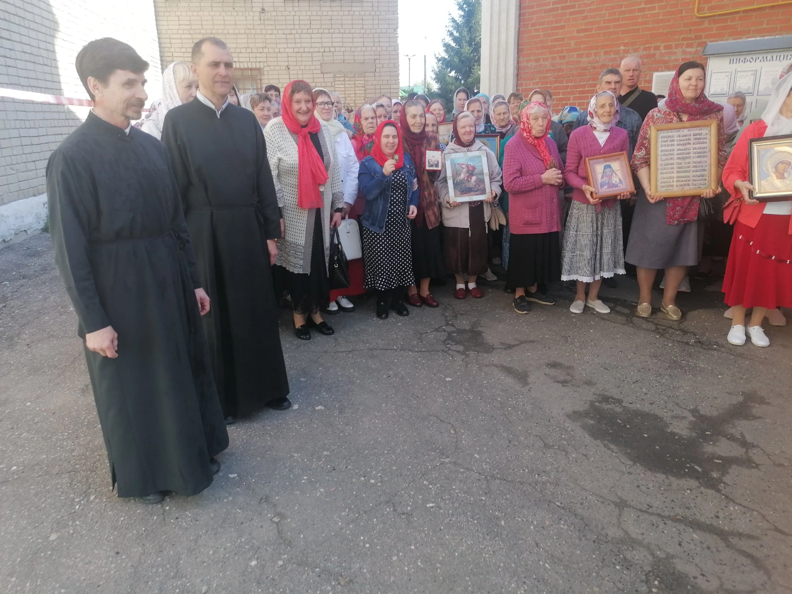 В пятницу Светлой седмицы иерей Владимир Журавлев совершил Божественную литургию
