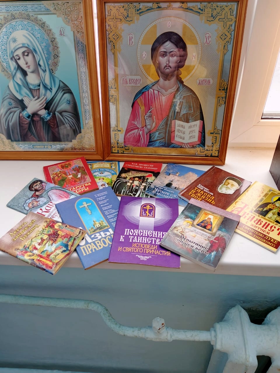 Священники посетили раненых во время специальной военной операции военнослужащих