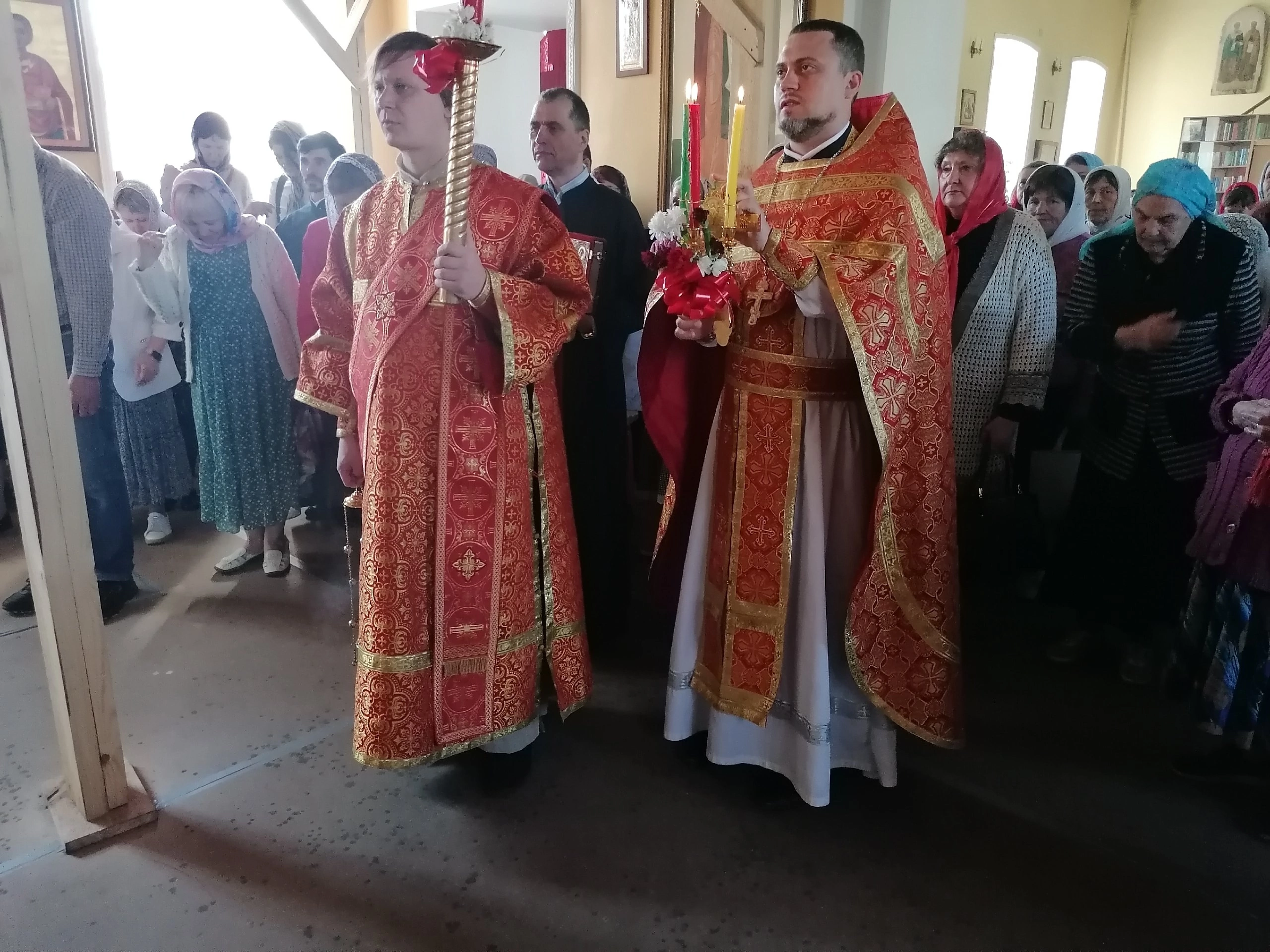 В четверг Светлой седмицы иерей Владимир Журавлев совершил Божественную литургию