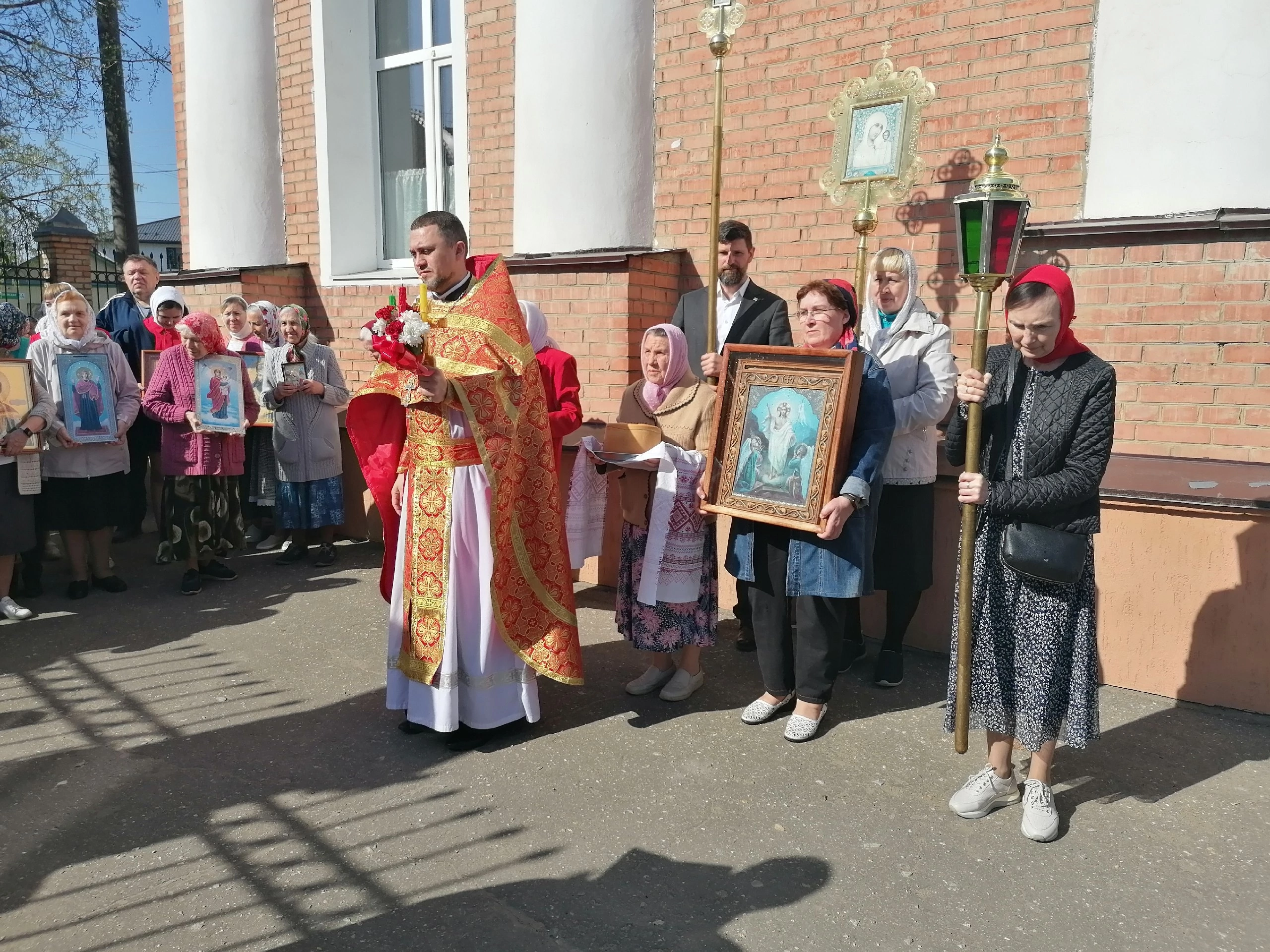 Во вторник Светлой седмицы протоиерей Александр Филиппов совершил Божественную литургию