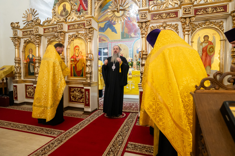 В канун престольного праздника митрополит Серафим совершил всенощное бдение в нашем храме