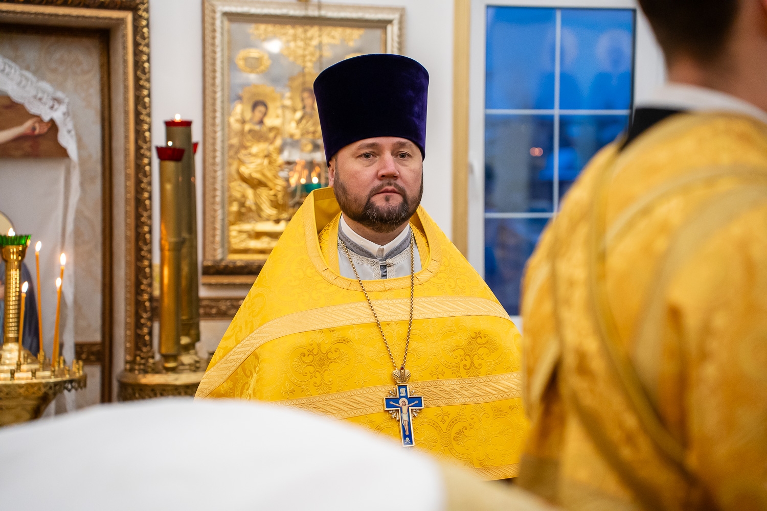 Митрополит Пензенский и Нижнеломовский Серафим совершил литургию в Троицком храме в Камайке