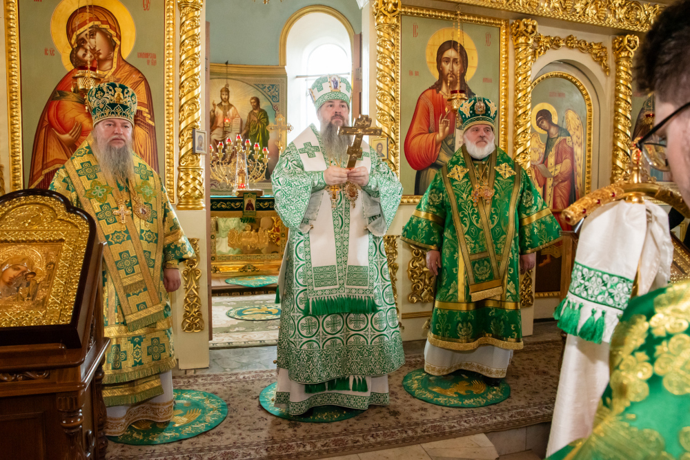 В день памяти Иоанна Оленевского протоиерей Александр Филиппов сослужил митрополиту Серафиму за  литургией в селе Соловцовка