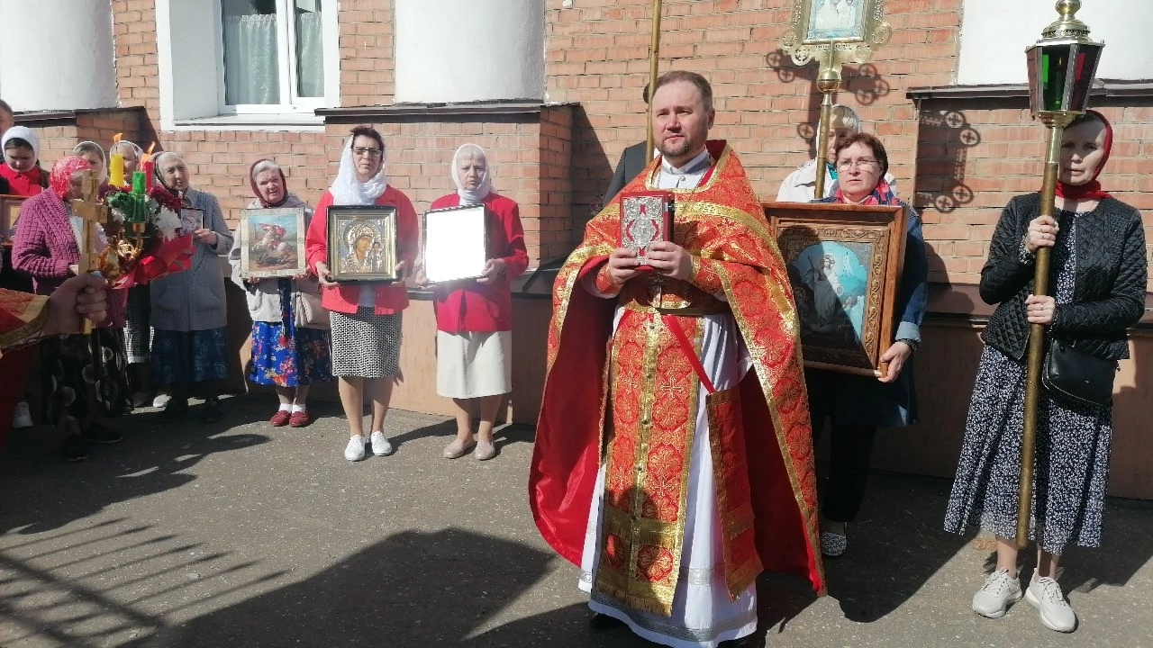 Во вторник Светлой седмицы протоиерей Александр Филиппов совершил Божественную литургию