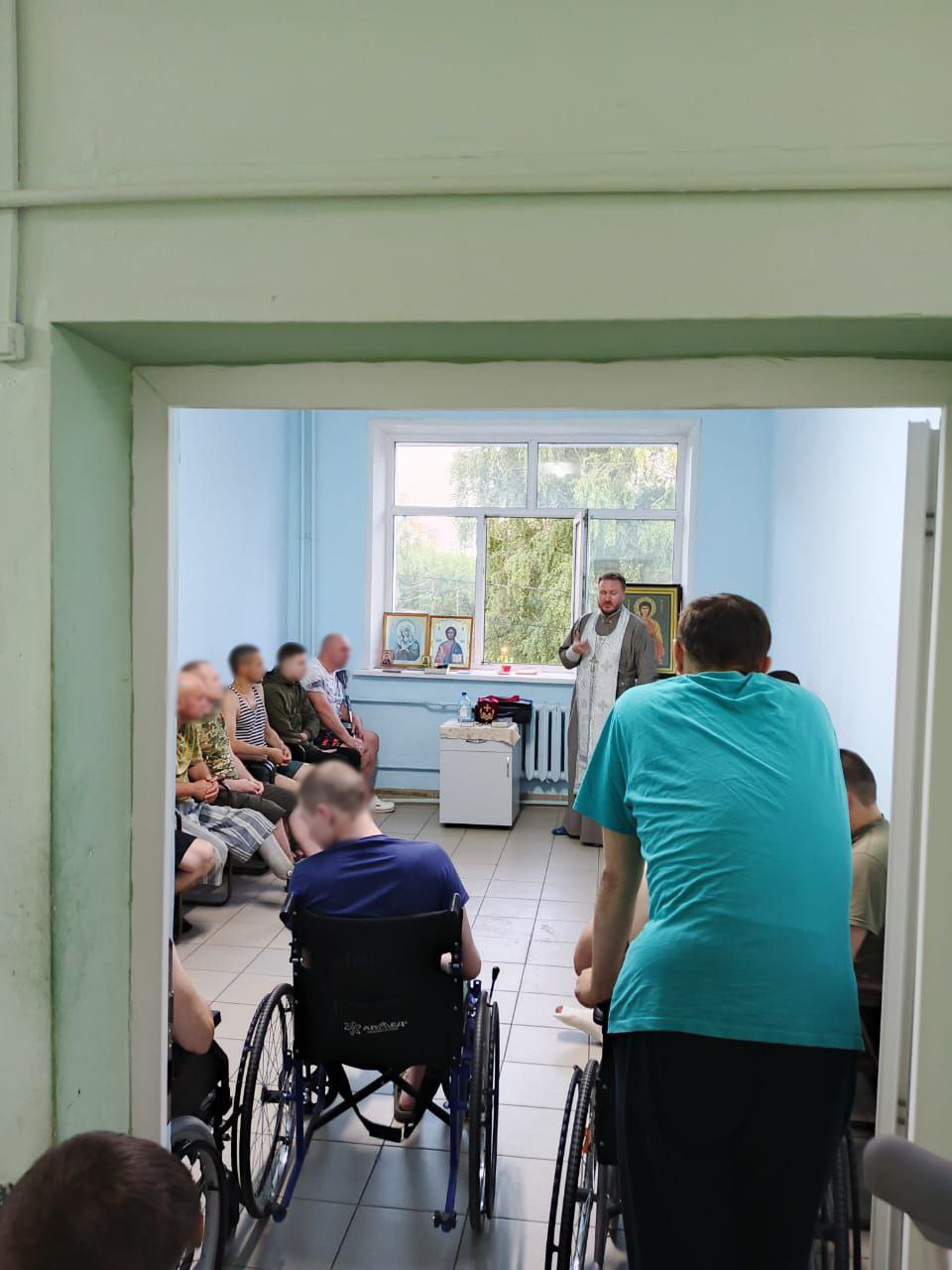 Священники посетили раненых участников СВО в военном госпитале Пензы