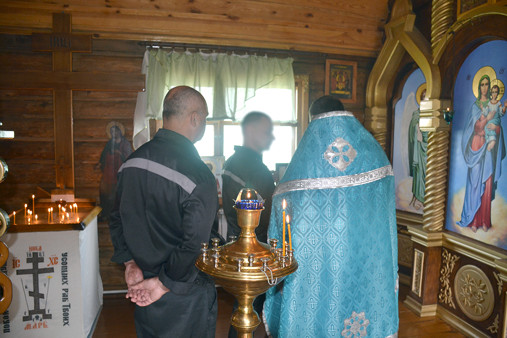 Протоиерей Антоний Шварёв совершил Божественную литургию в ИК-7
