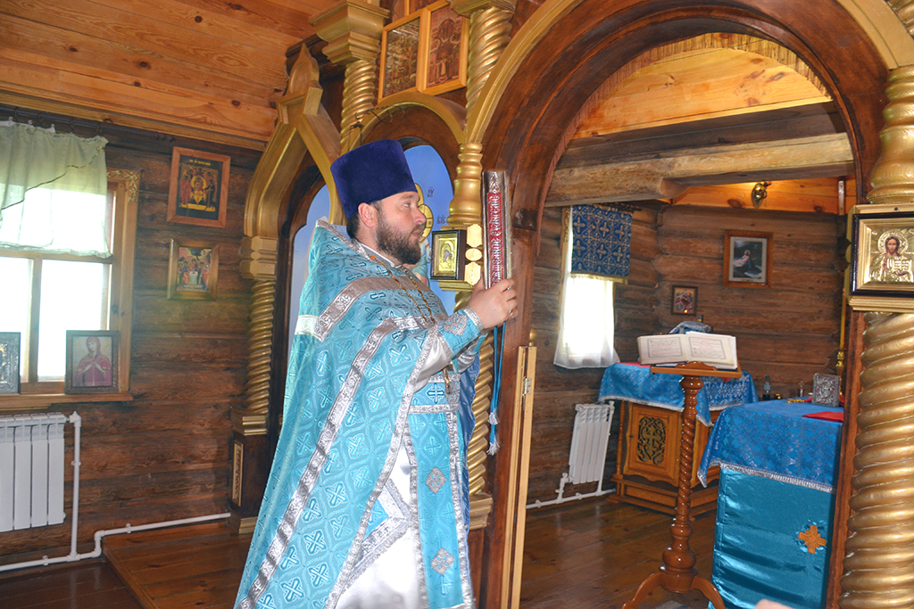 Протоиерей Антоний Шварёв совершил Божественную литургию в ИК-7