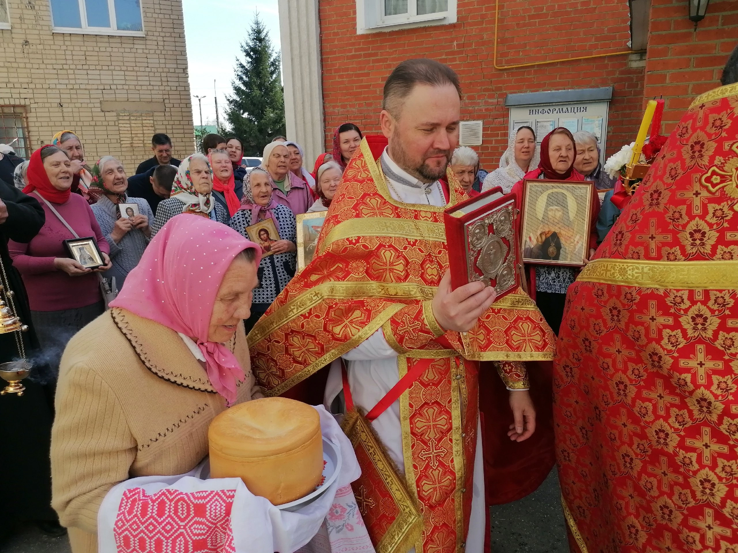 В понедельник Светлой седмицы протоиерей Александр Филиппов совершил Божественную литургию