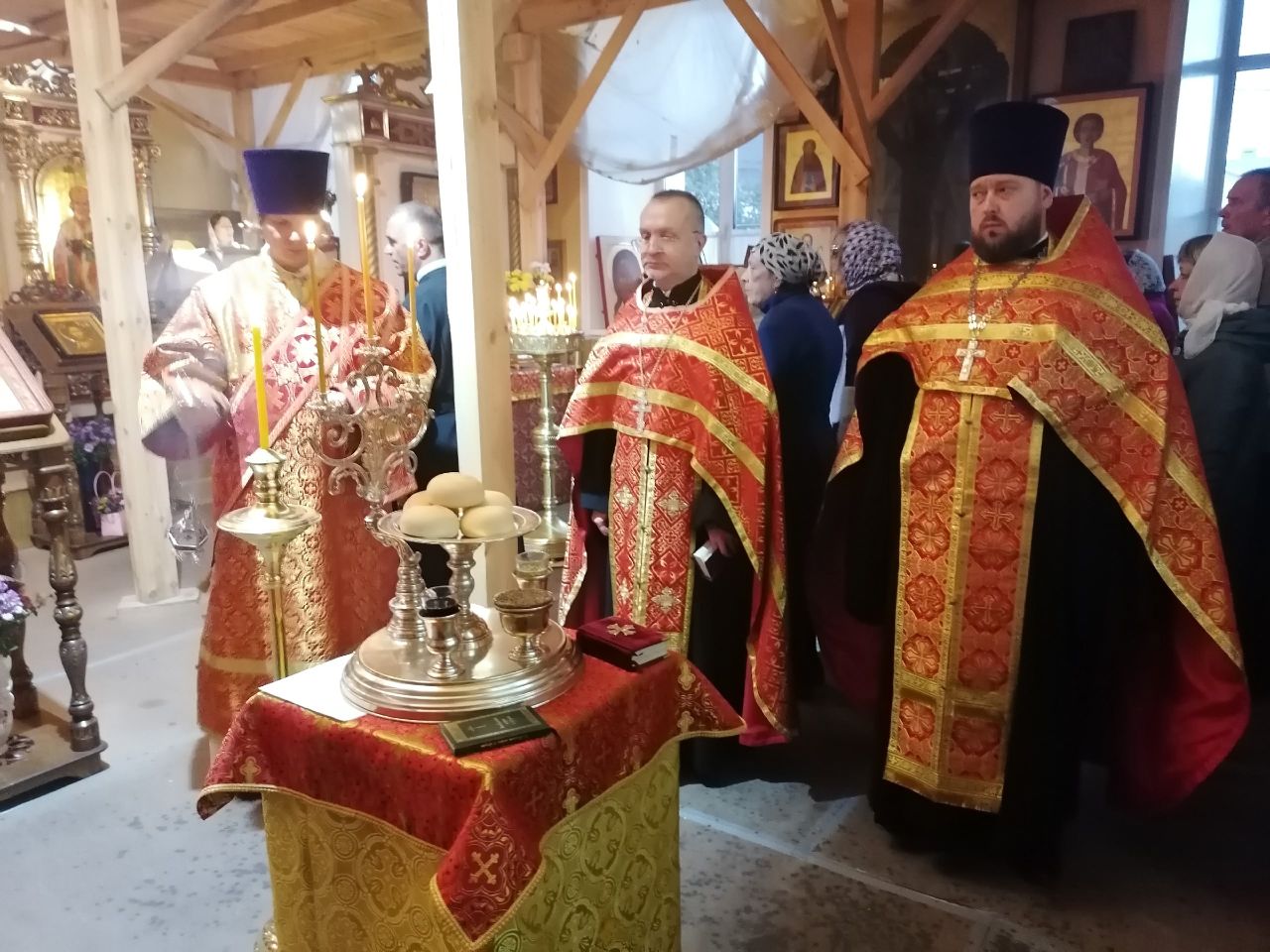 Всенощное бдение в канун празднования Воздвижения Животворящего Креста Господня