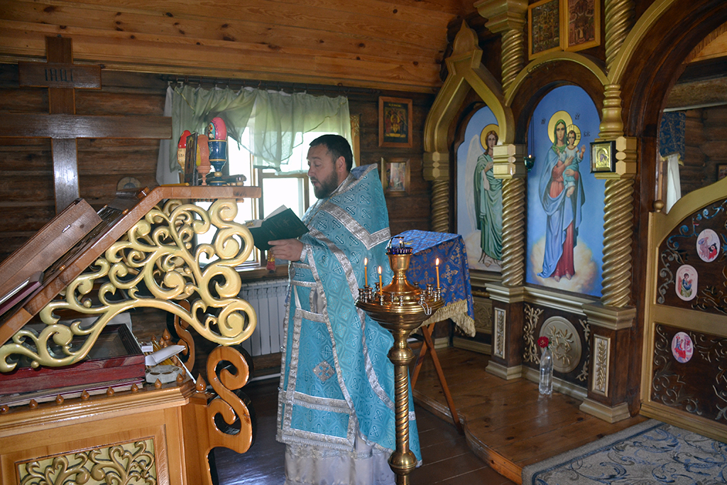 Протоиерей Антоний Шварёв совершил литургию в ИК-7
