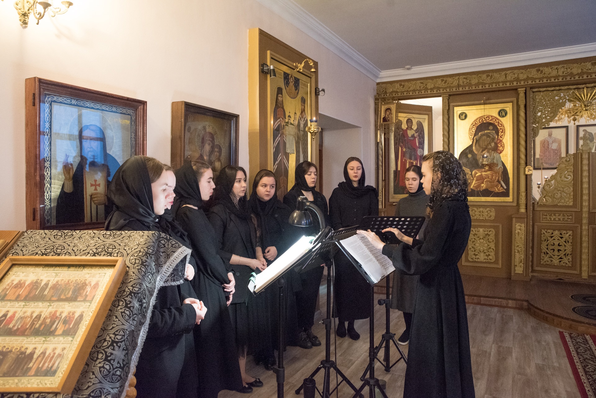 Во вторник первой седмицы Великого поста протоиерей Александр Филиппов молился за Архиерейским богослужением в храме святителя Иннокентия Иркутского при семинарии