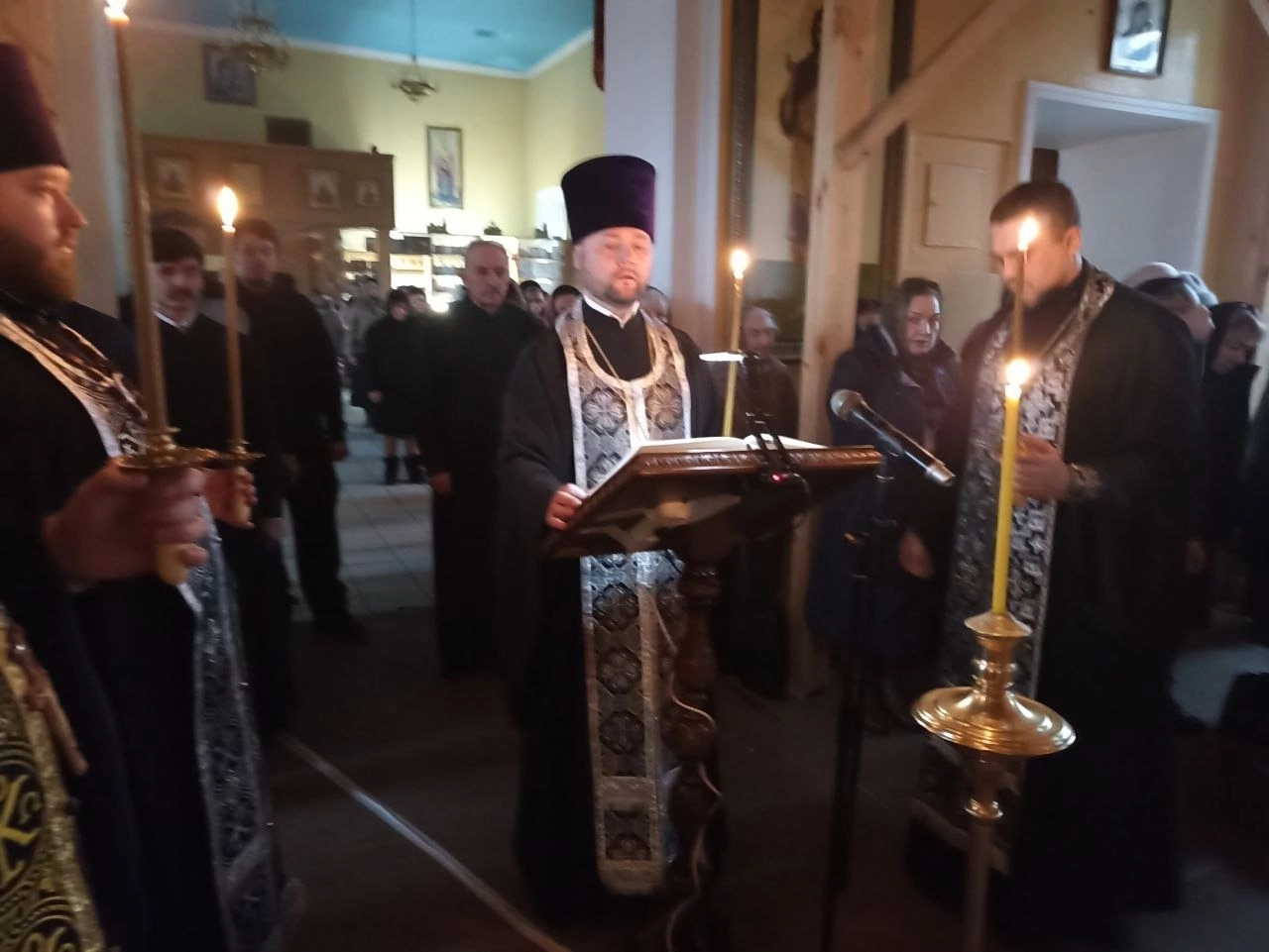 Протоиерей Александр Филиппов совершил повечерие с чтением третьей части Великого покаянного канона преподобного Андрея Критского