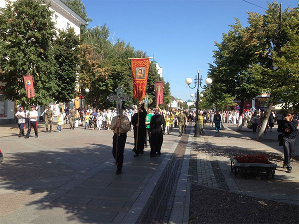Ребята из молодежной групы нашего храма участвовали в Детском епархиальном крестном ходе перед началом учкбного года