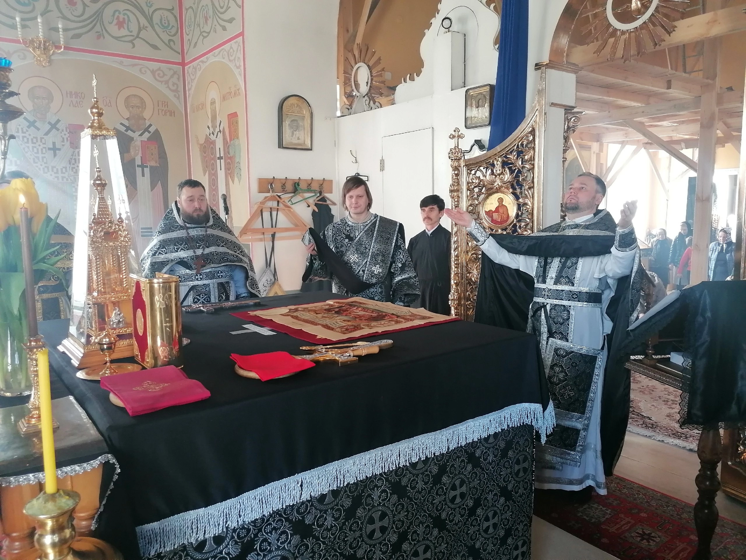 Протоиерей Александр Филиппов совершил Божественную Литургию Преждеосвященных Даров