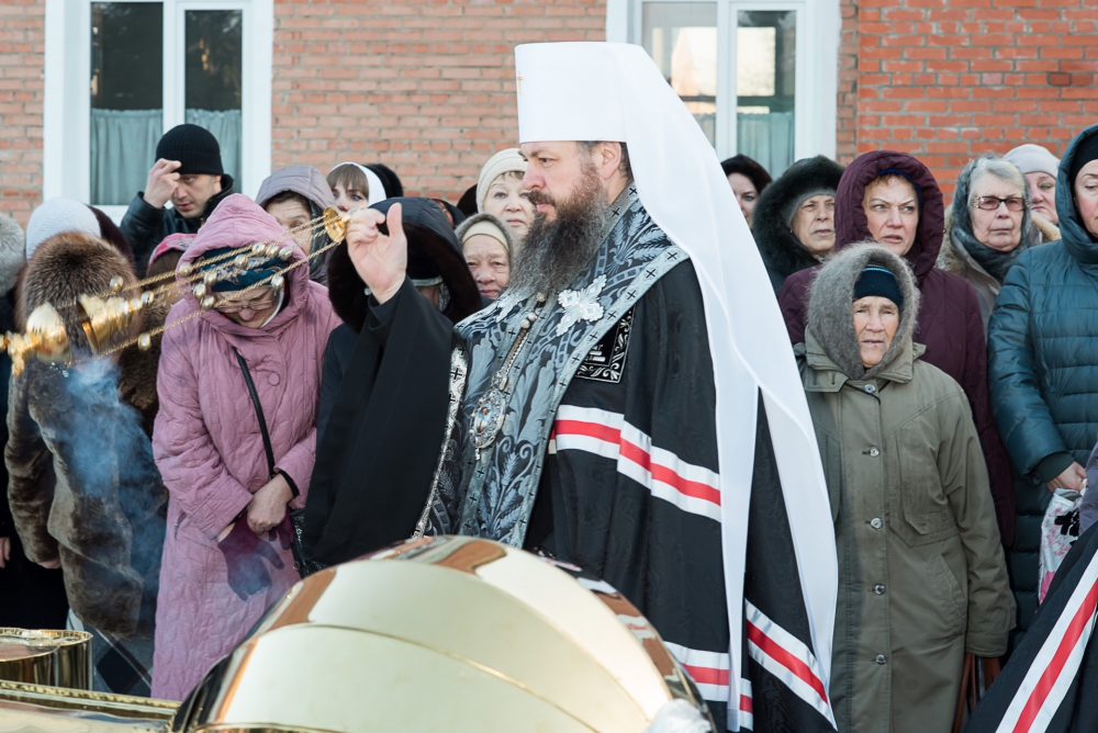 В среду первой седмицы Великого поста митрополит Серафим совершил чин освящения креста и купола для нашего храма