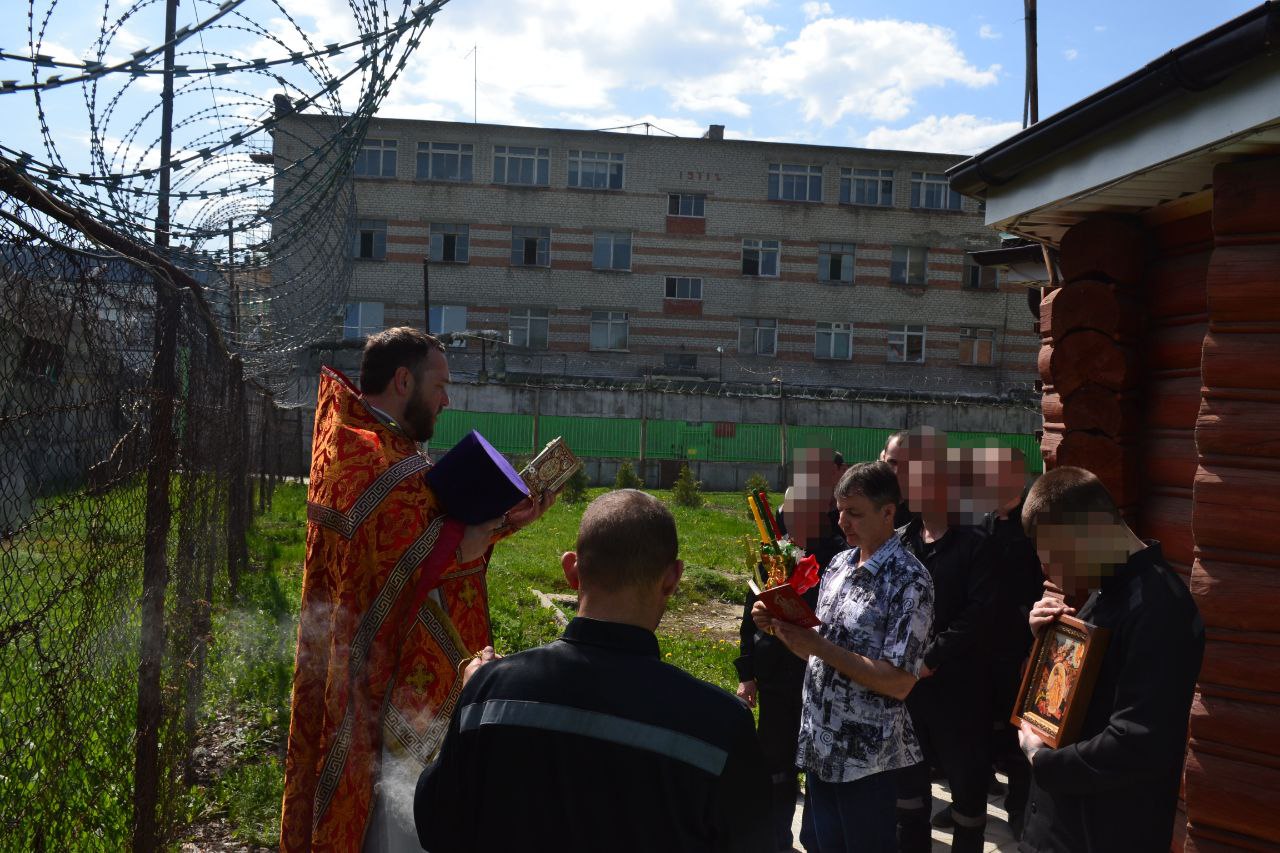 Протоиерей Антоний Шварёв совершил Божественную литургию в ИК-7