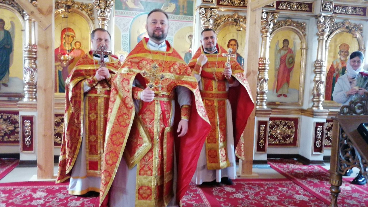 В субботу 3-й седмицы по Пасхе протоиерей Александр Филиппов поздравил регента с днем рождения 