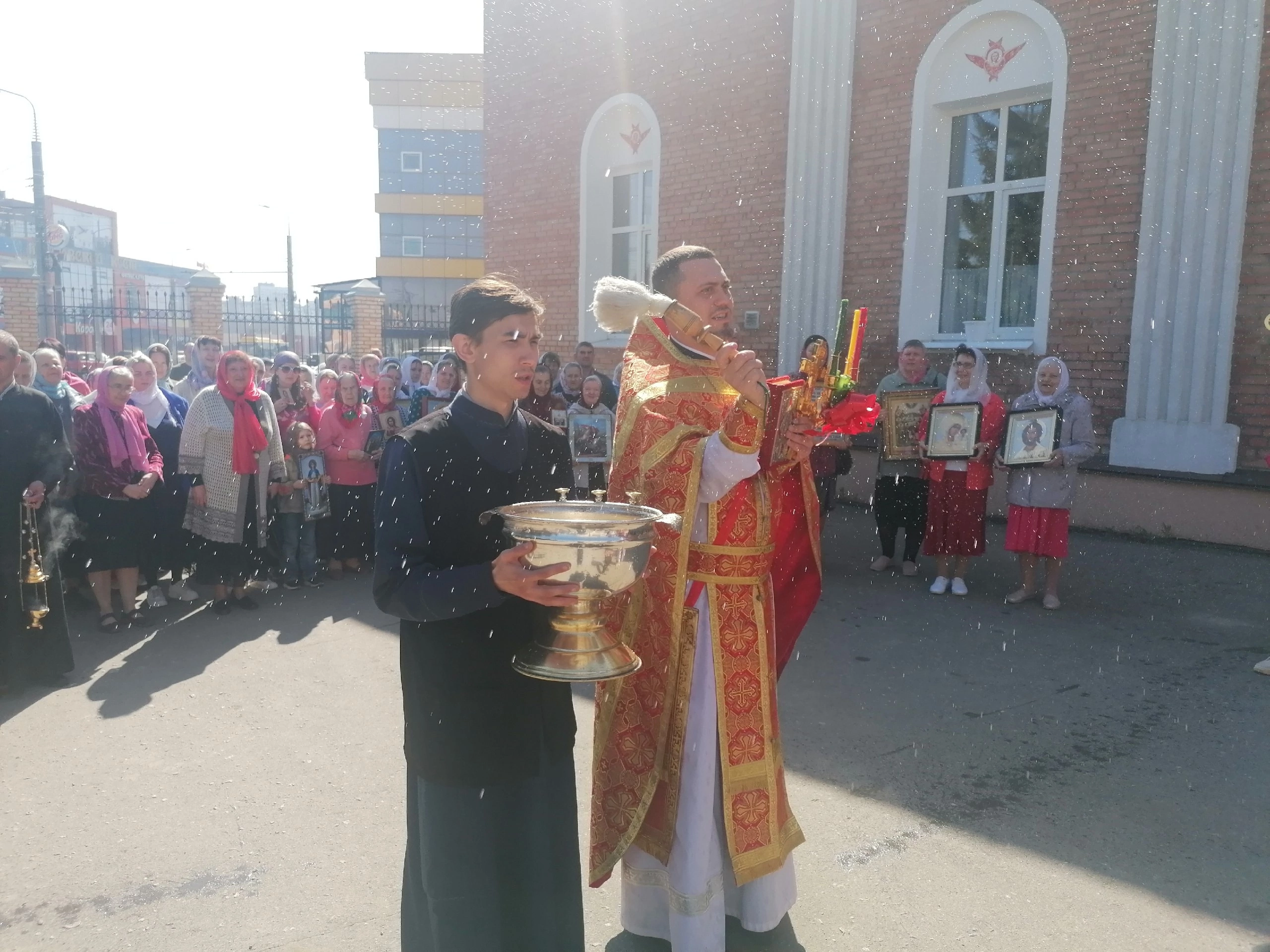 В пятницу Светлой седмицы иерей Владимир Журавлев совершил Божественную литургию