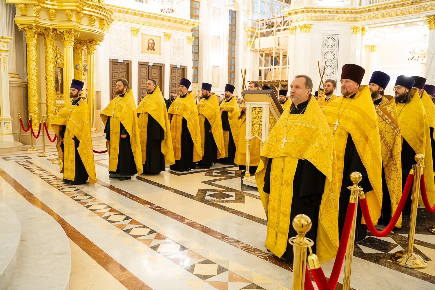 Настоятель нашего храма протоиерей Александр Филиппов сослужил митрополиту Серафиму за акафистом святителю Иннокентию Пензенскому и новогодним молебном в Спасском соборе 