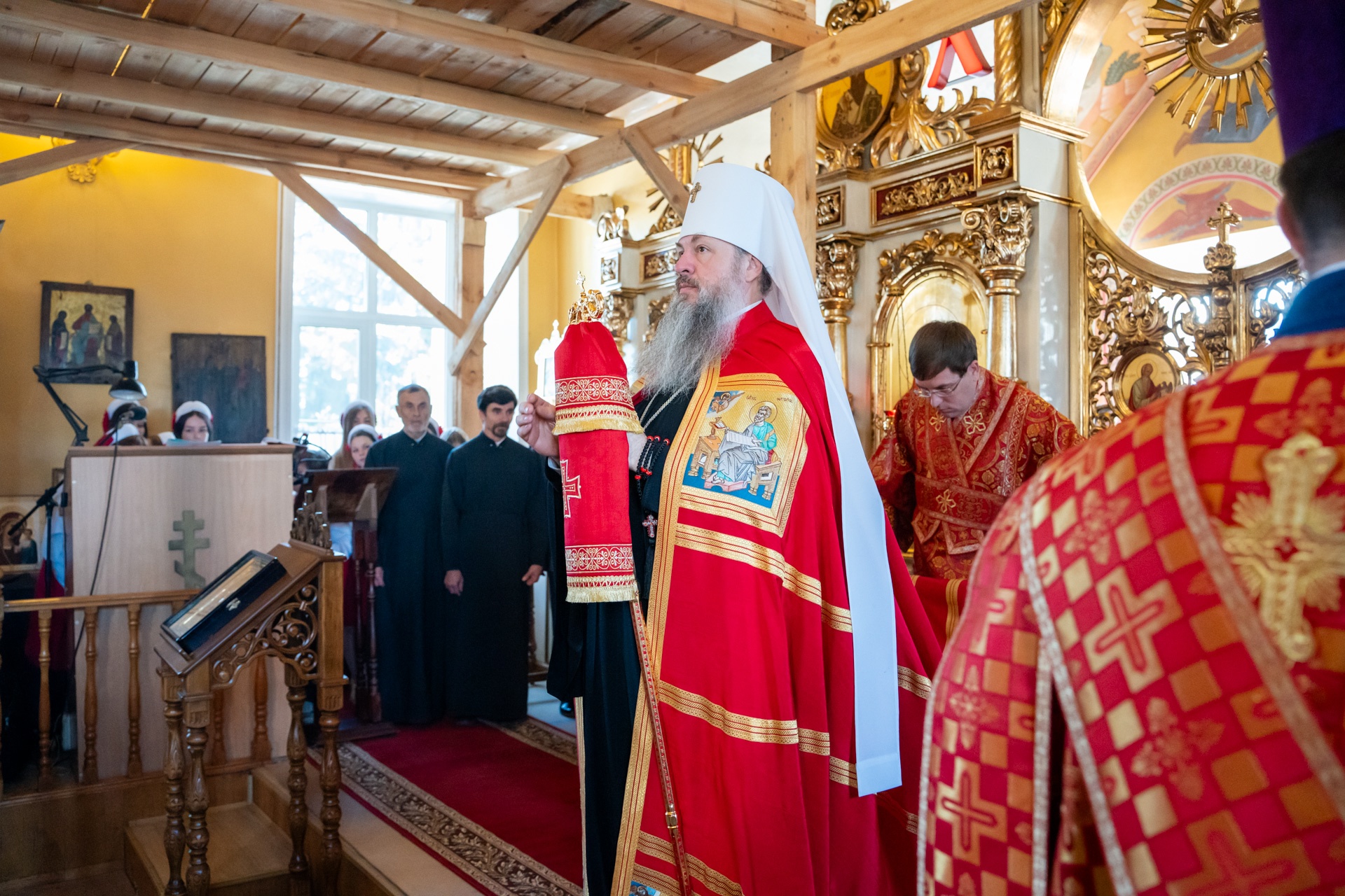 В день престольного праздника митрополит Серафим совершил литургию в нашем храме